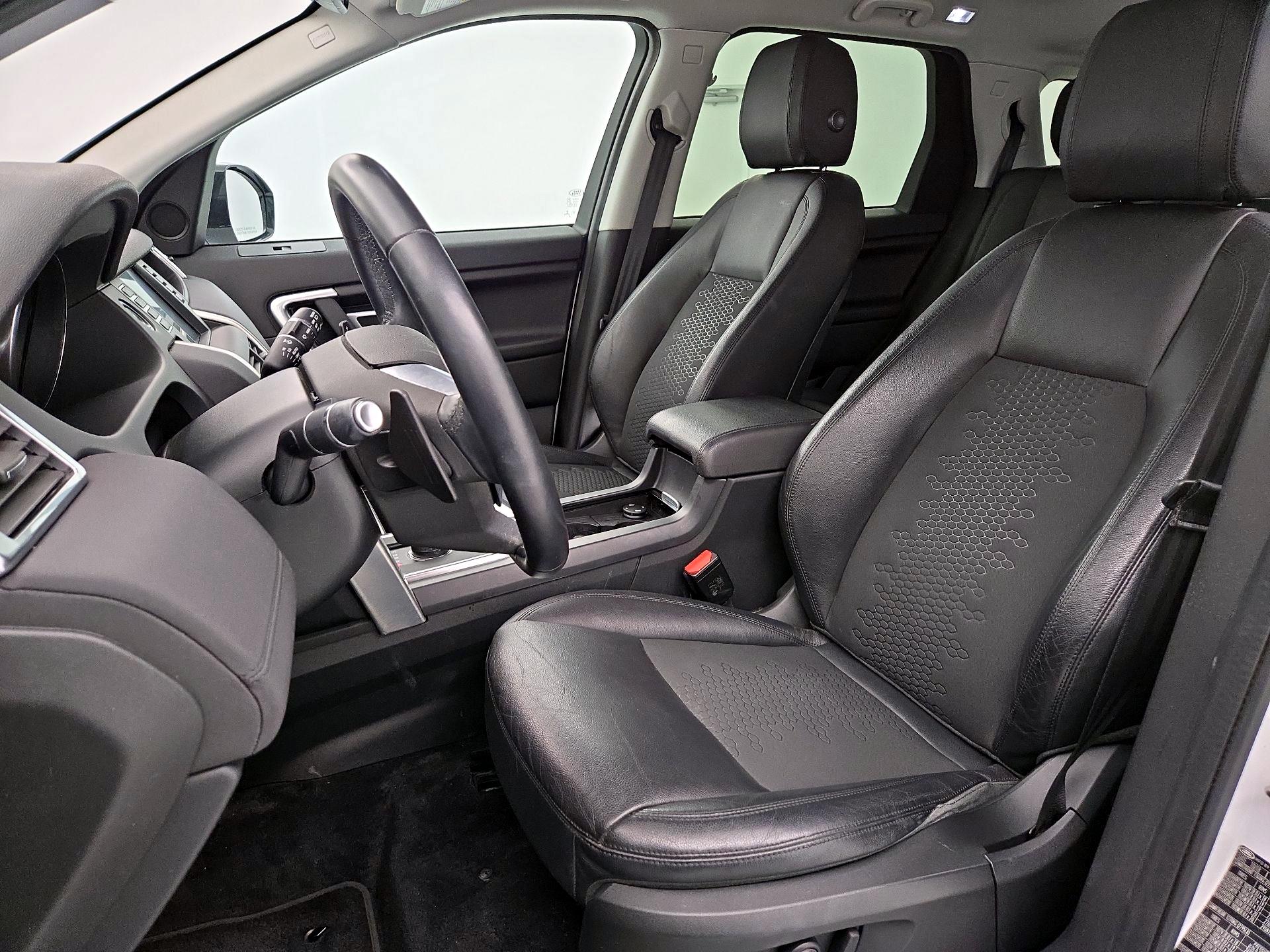 Thumbnail: 2019 Land Rover Discovery Sport - 11