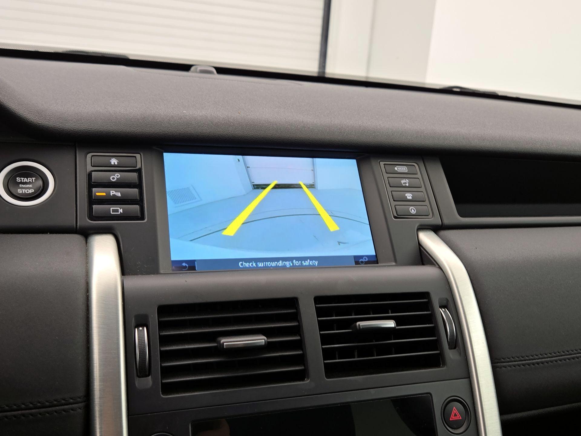 Thumbnail: 2019 Land Rover Discovery Sport - 14