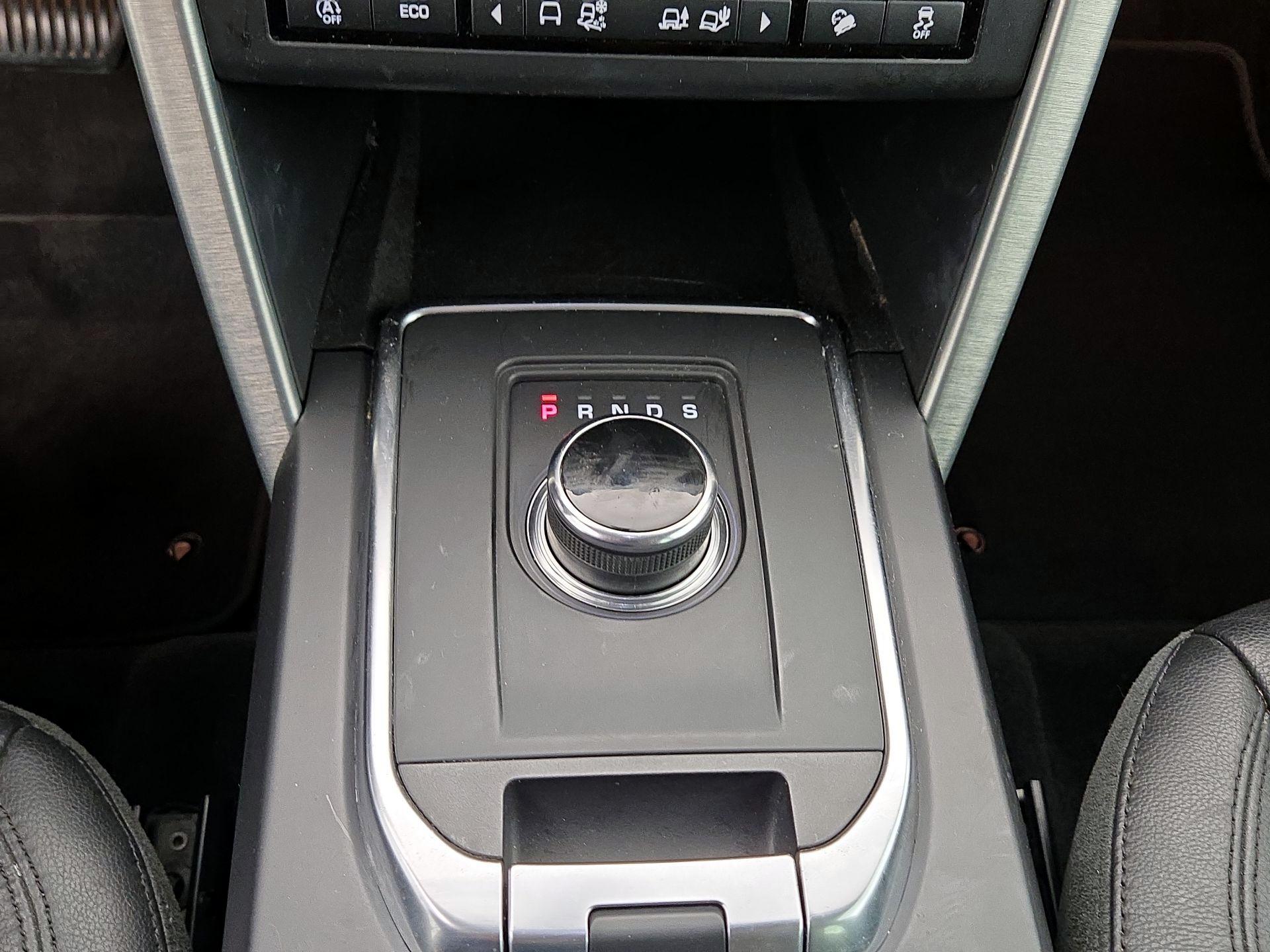 Thumbnail: 2019 Land Rover Discovery Sport - 17