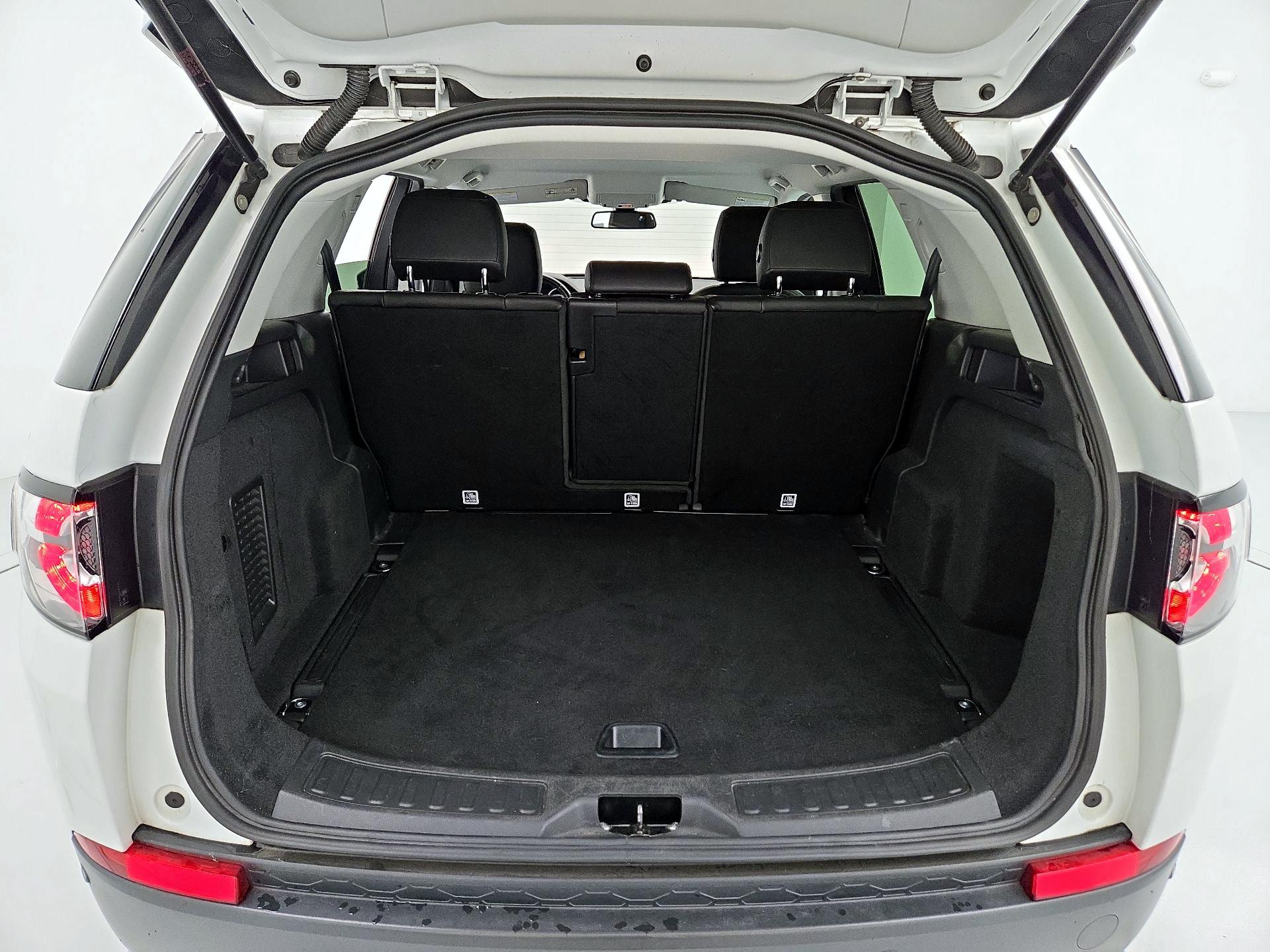 Thumbnail: 2019 Land Rover Discovery Sport - 20