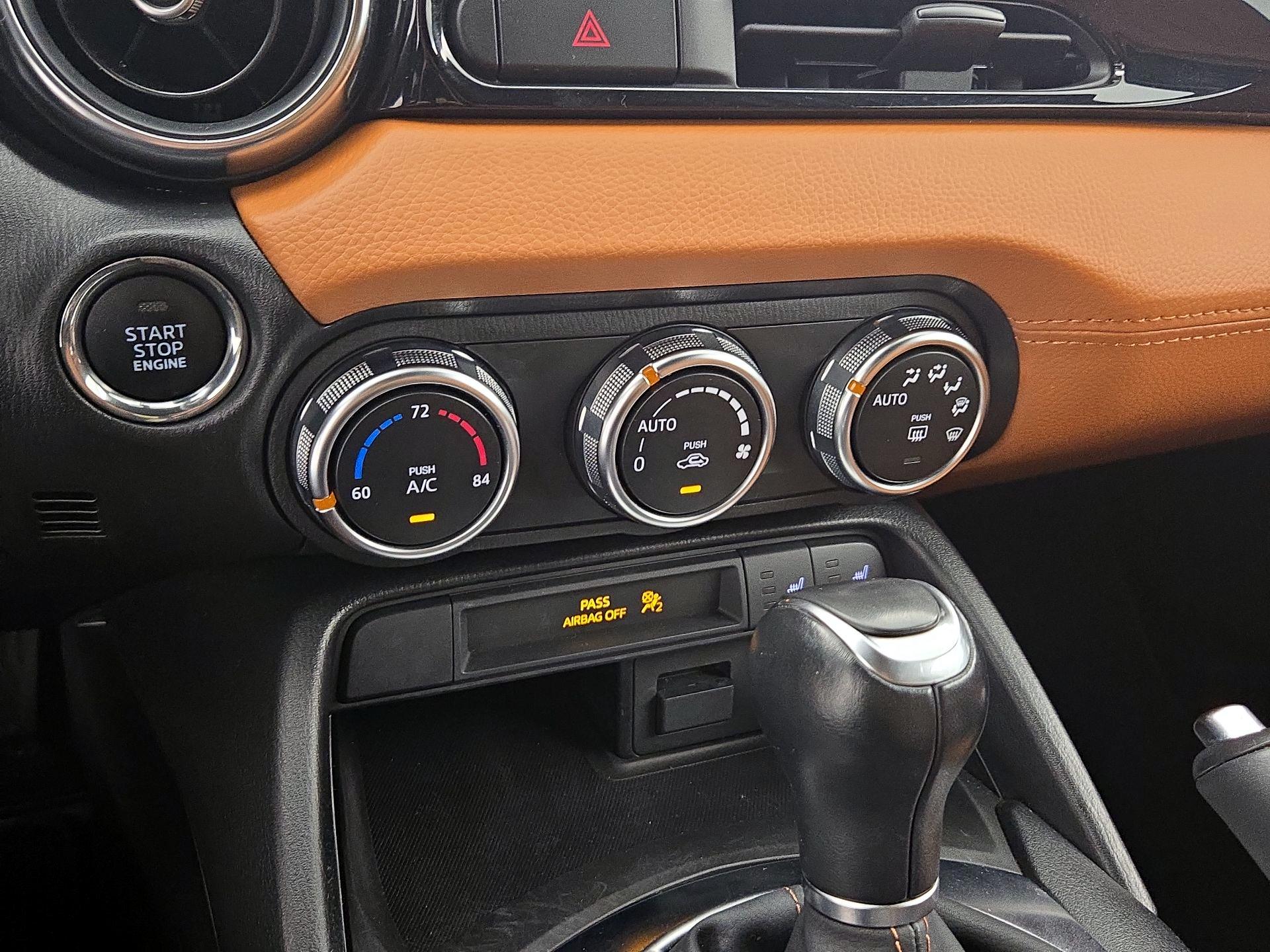 Thumbnail: 2018 Fiat 124 Spider - 16