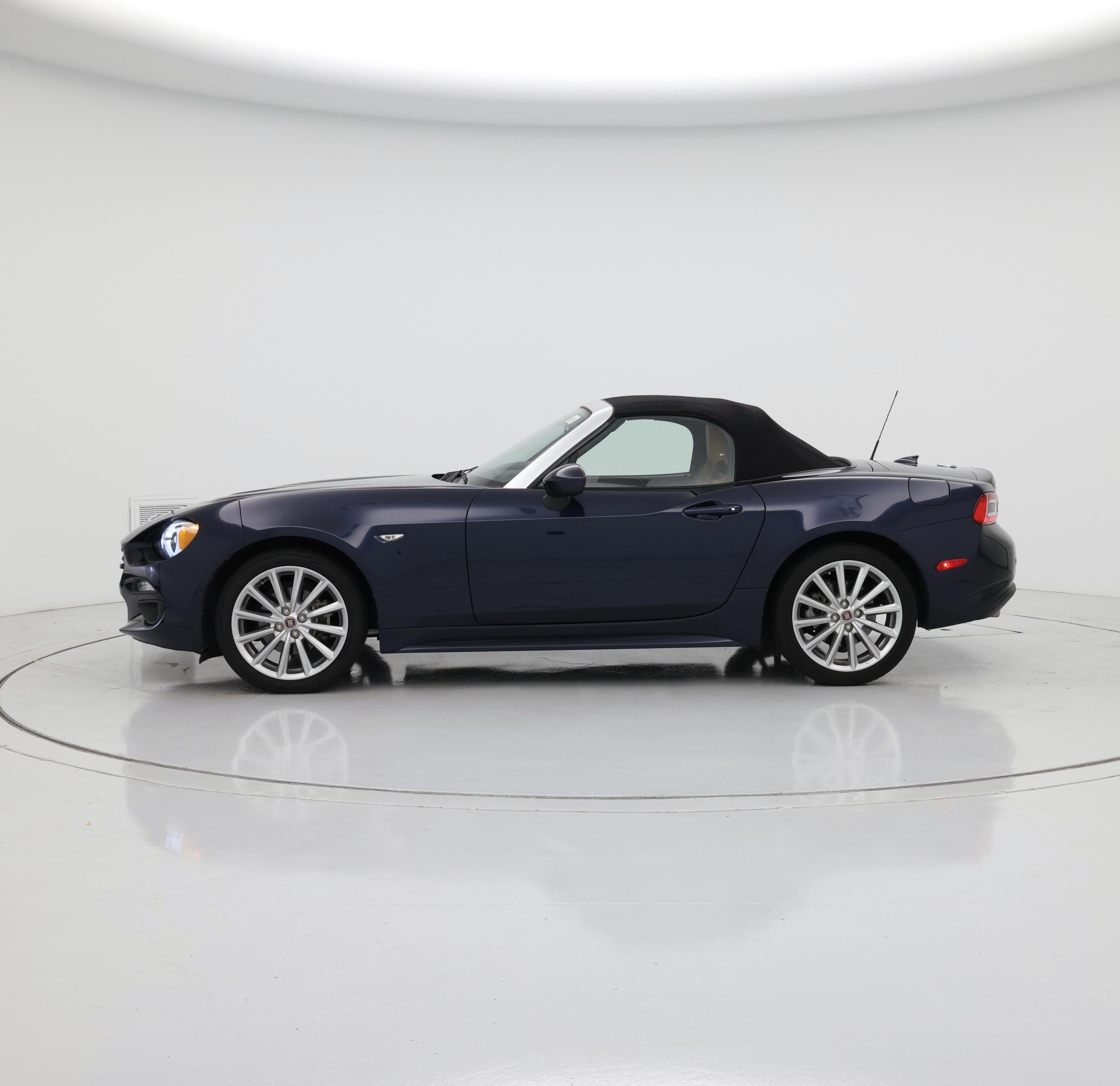 Thumbnail: 2018 Fiat 124 Spider - 3