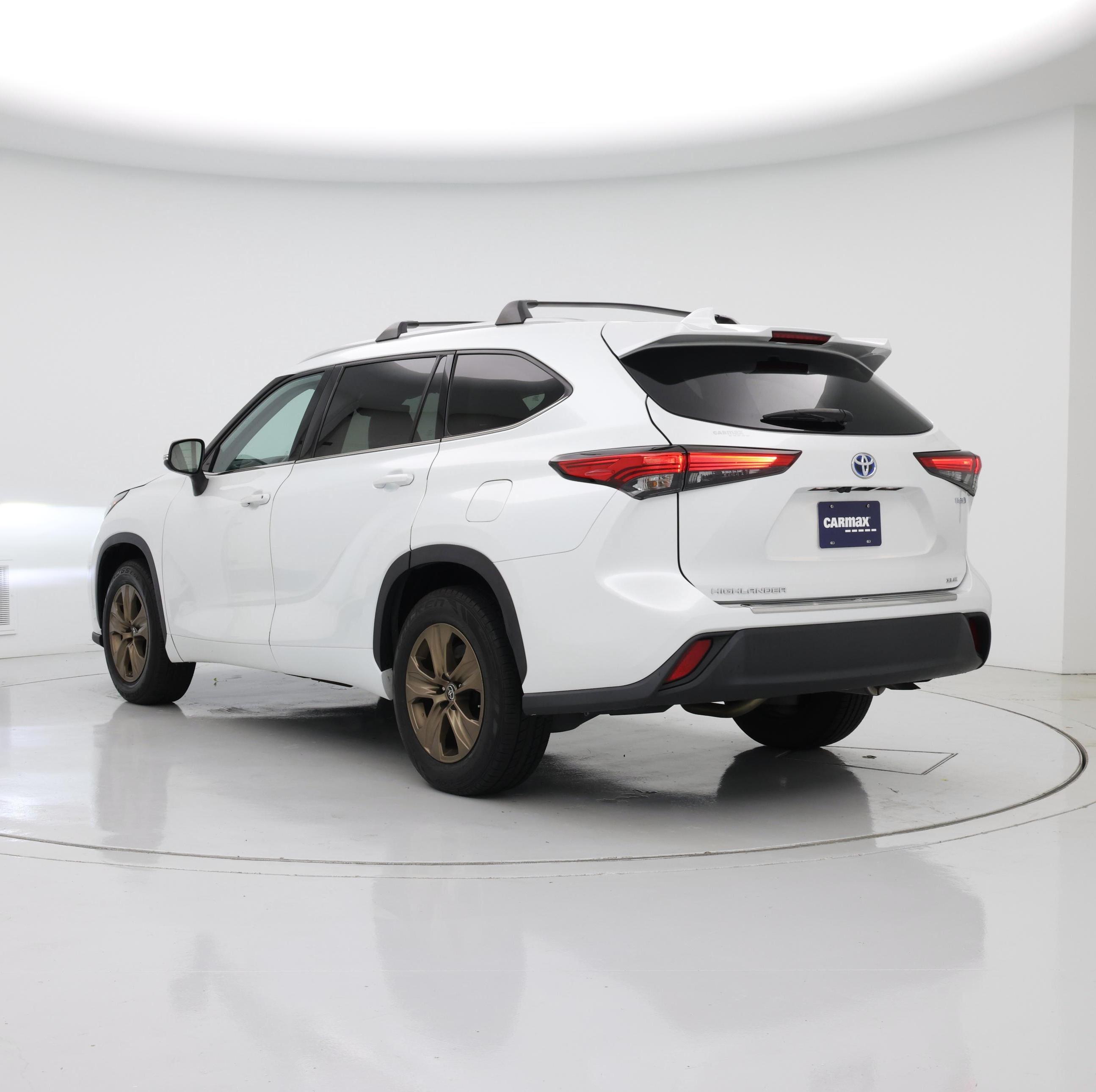 Thumbnail: 2022 Toyota Highlander - 2