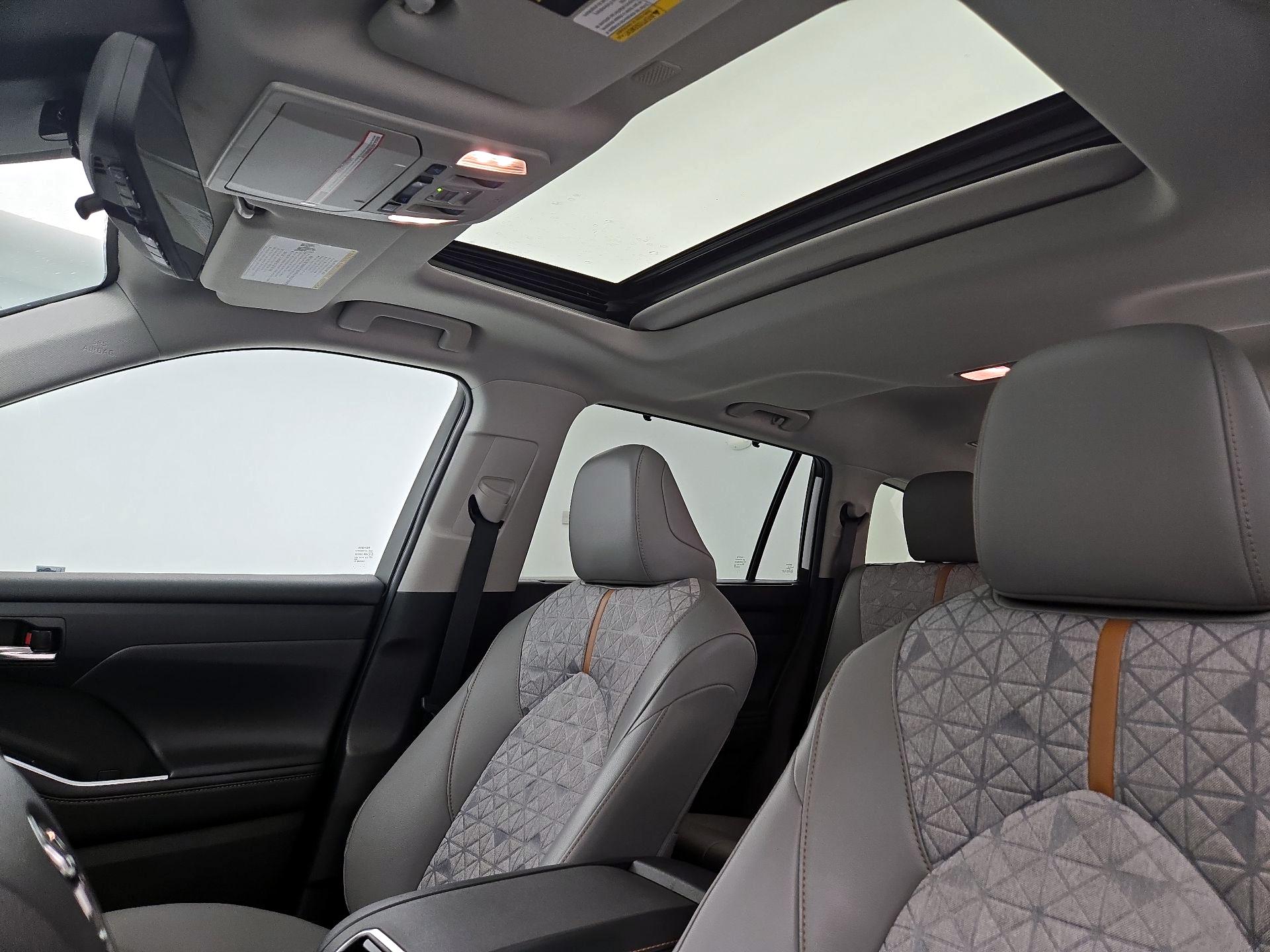 Thumbnail: 2022 Toyota Highlander - 19