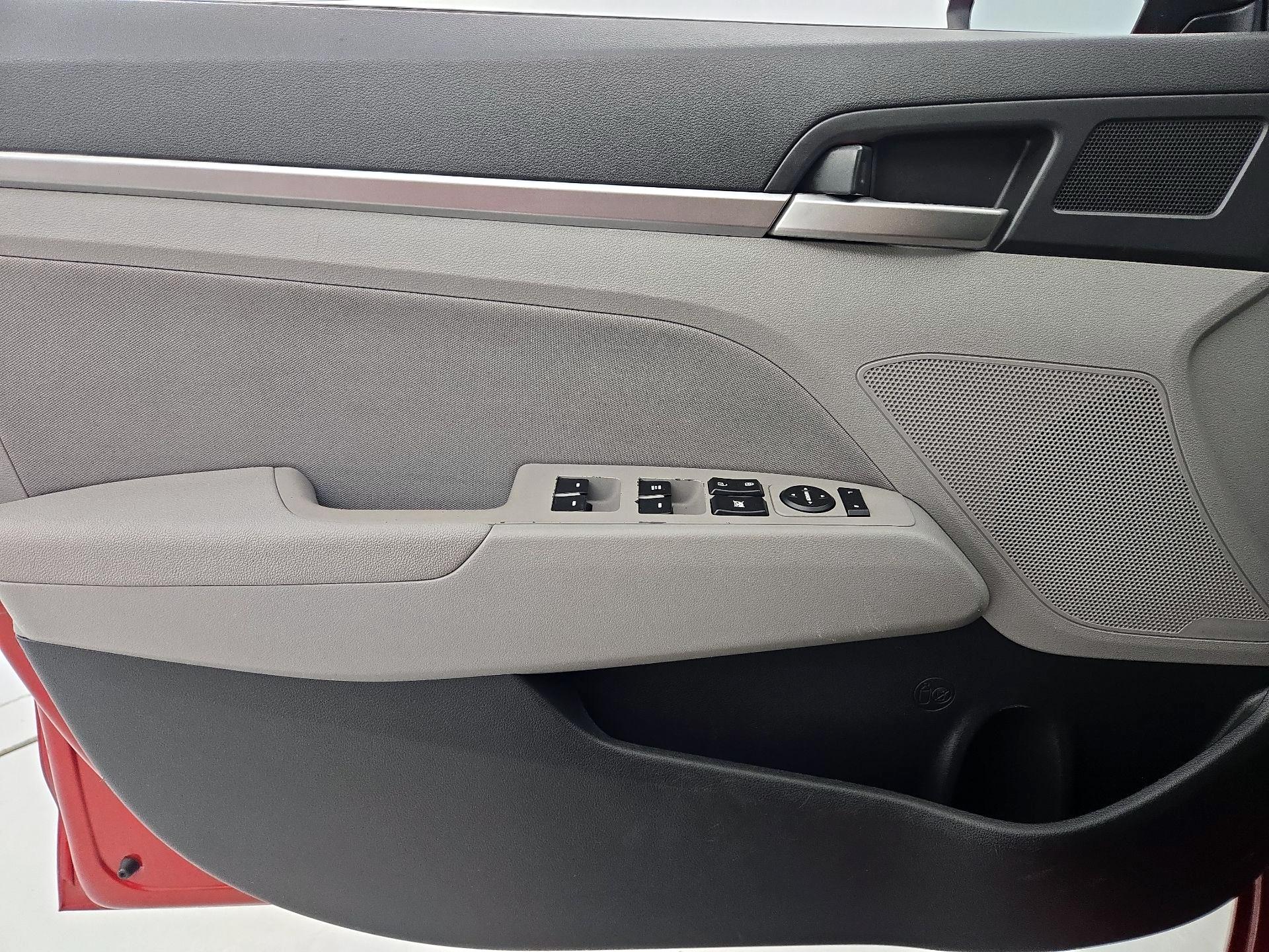 Thumbnail: 2019 Hyundai Elantra - 12