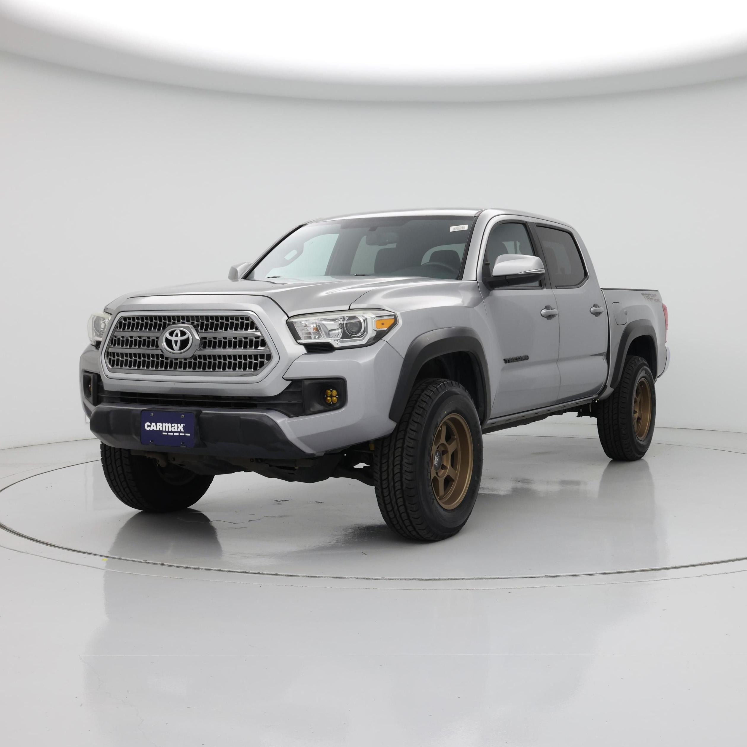 Thumbnail: 2017 Toyota Tacoma - 4