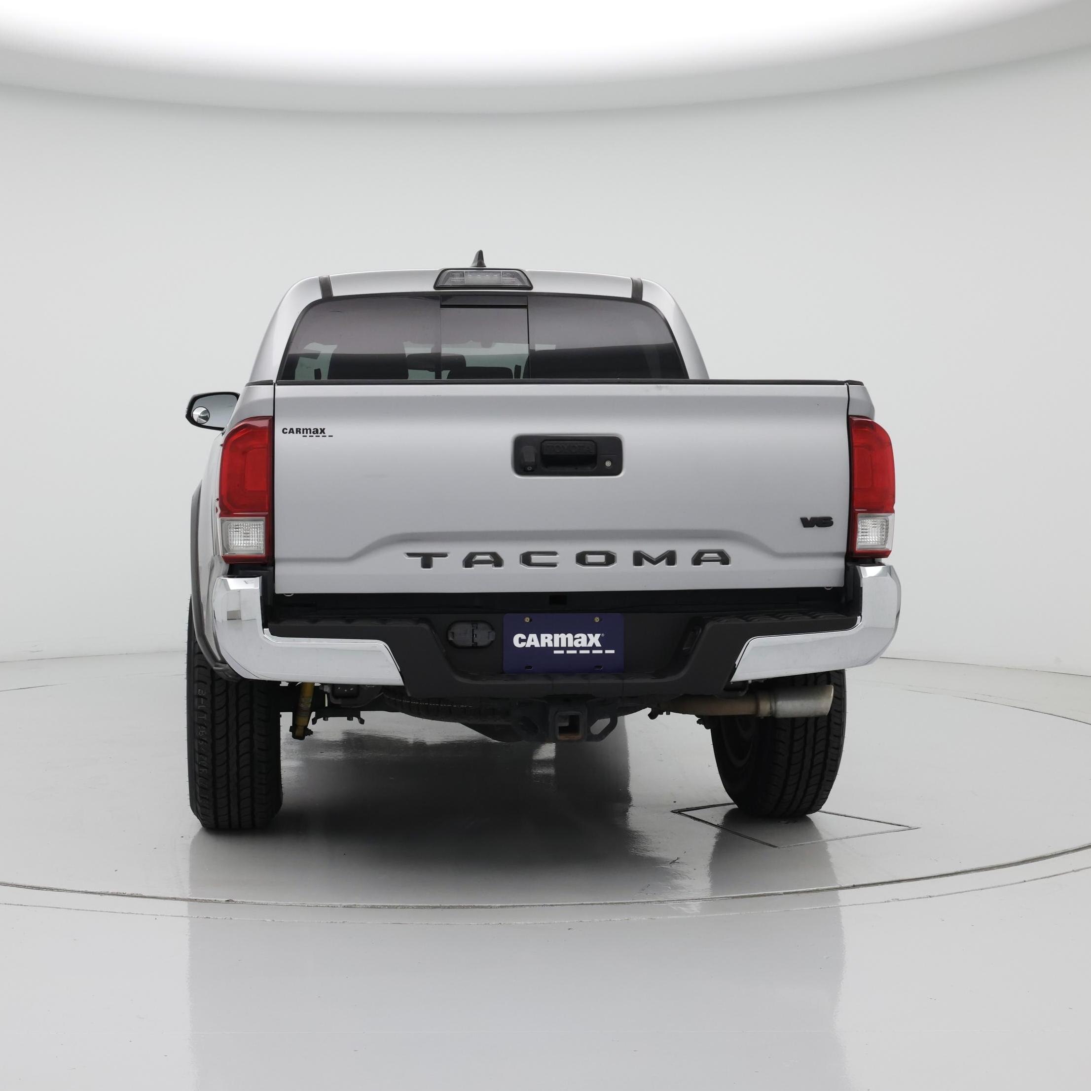 Thumbnail: 2017 Toyota Tacoma - 6