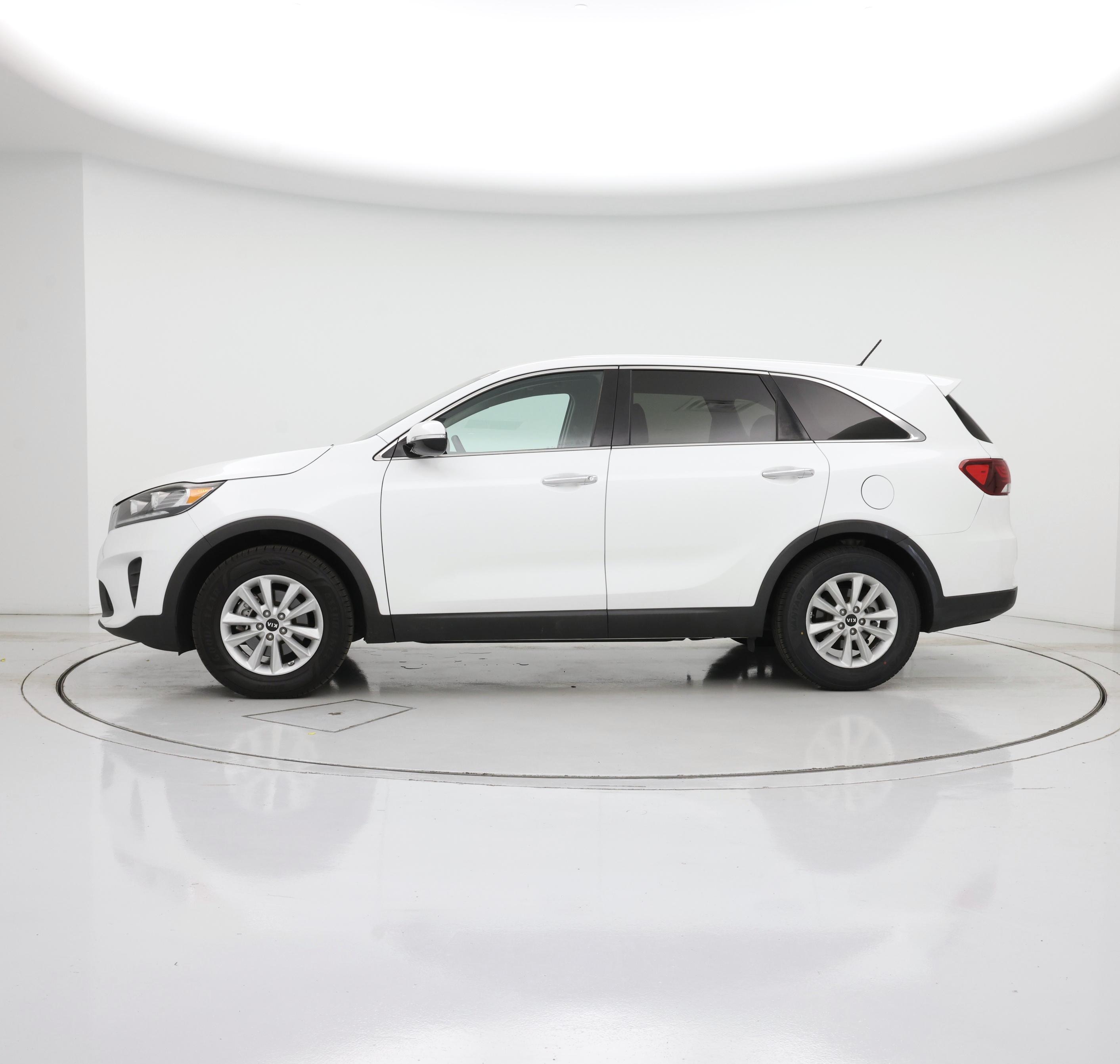 Thumbnail: 2019 Kia Sorento - 3