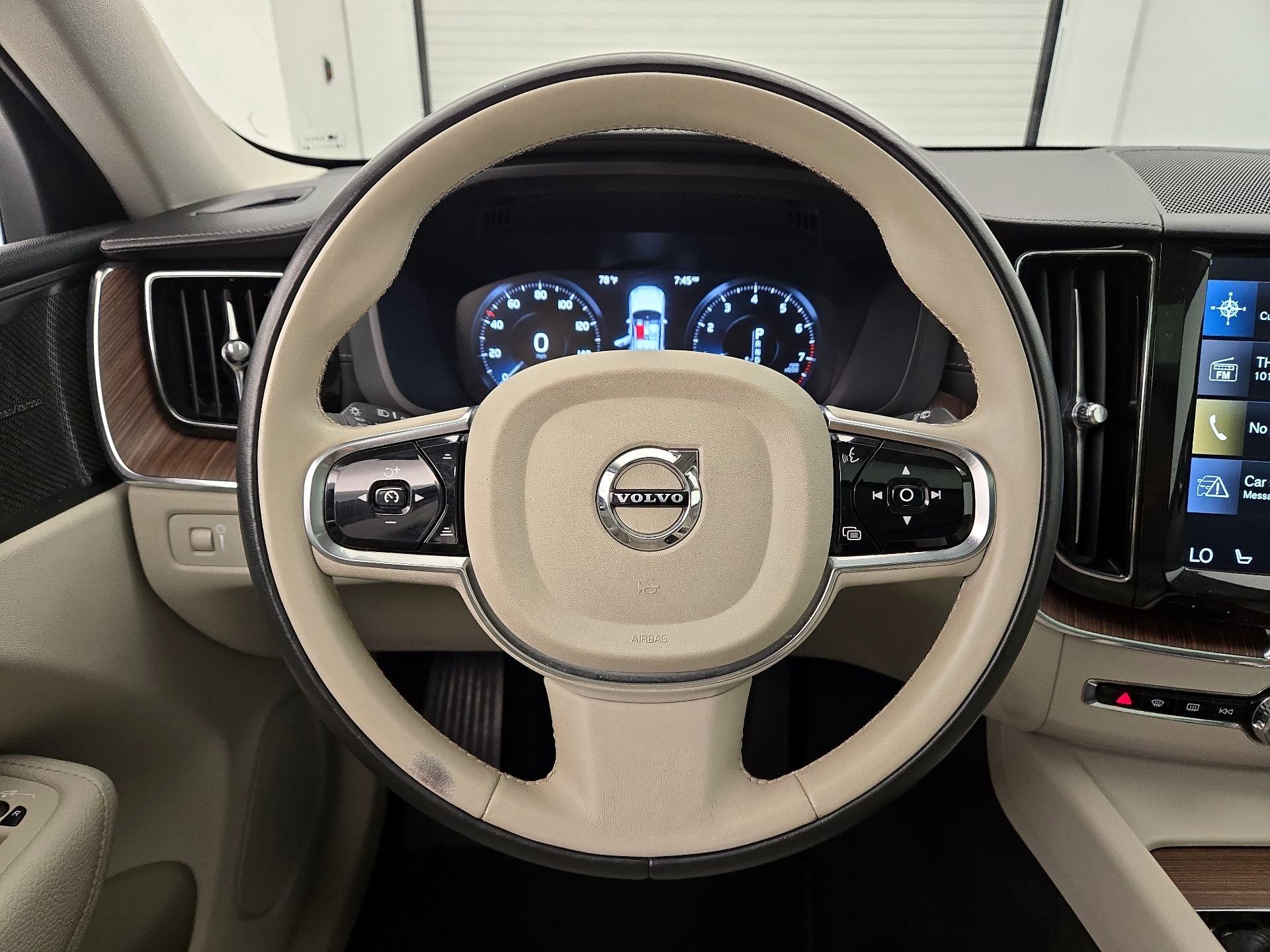 Thumbnail: 2019 Volvo XC60 - 10