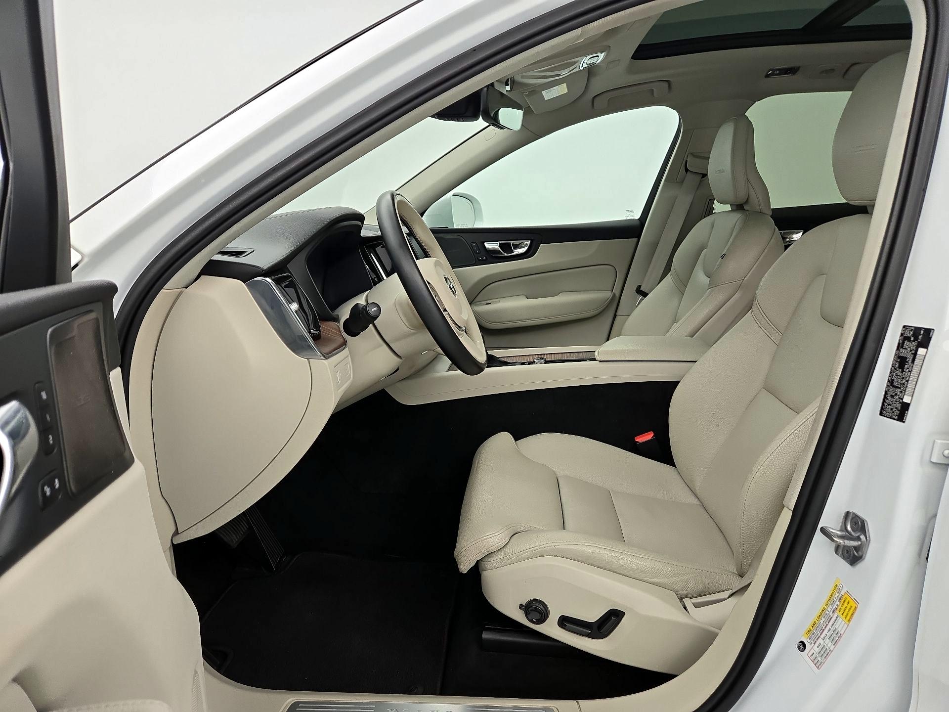 Thumbnail: 2019 Volvo XC60 - 11