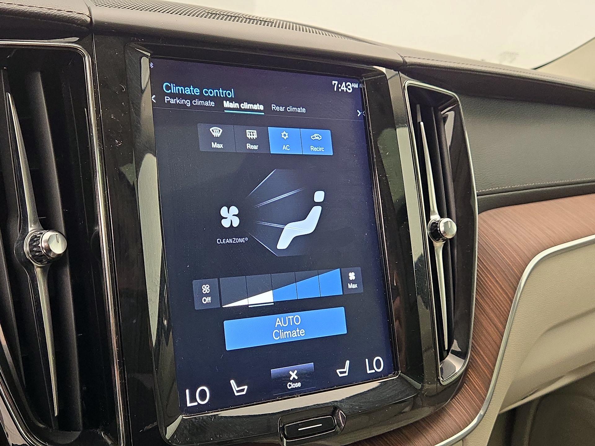 Thumbnail: 2019 Volvo XC60 - 17