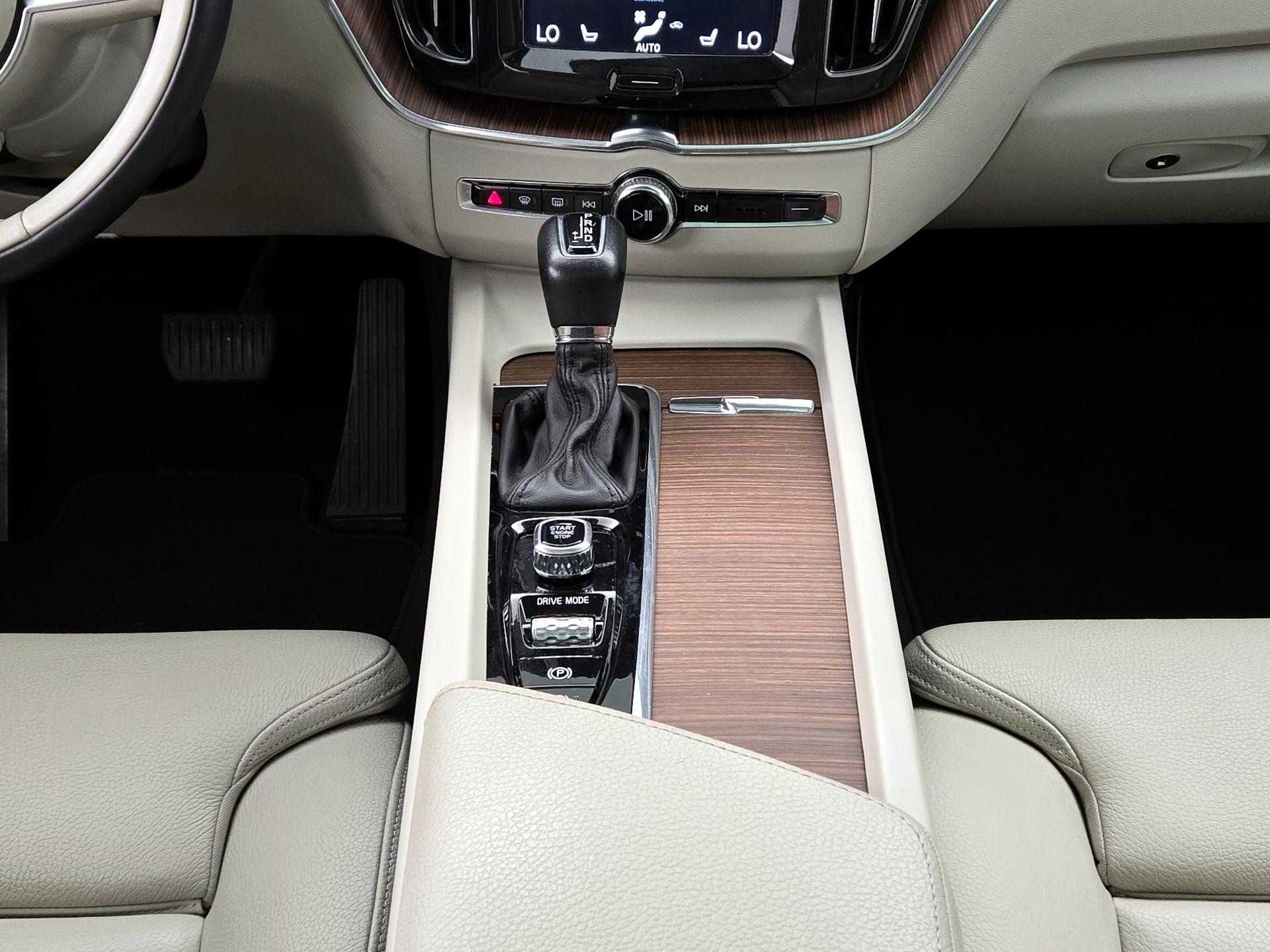 Thumbnail: 2019 Volvo XC60 - 18