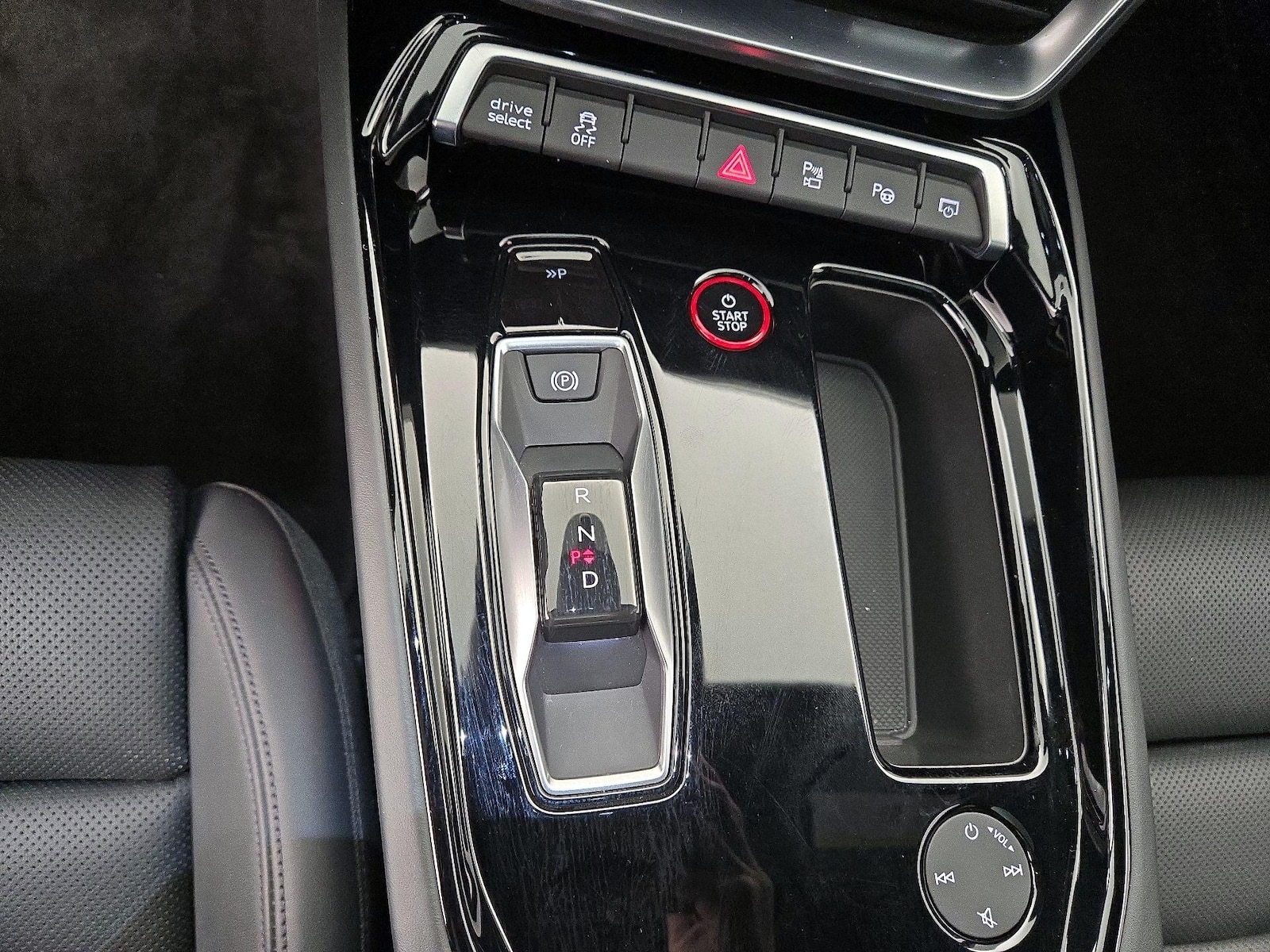 2023 Audi e-tron GT Prestige - Photo 19