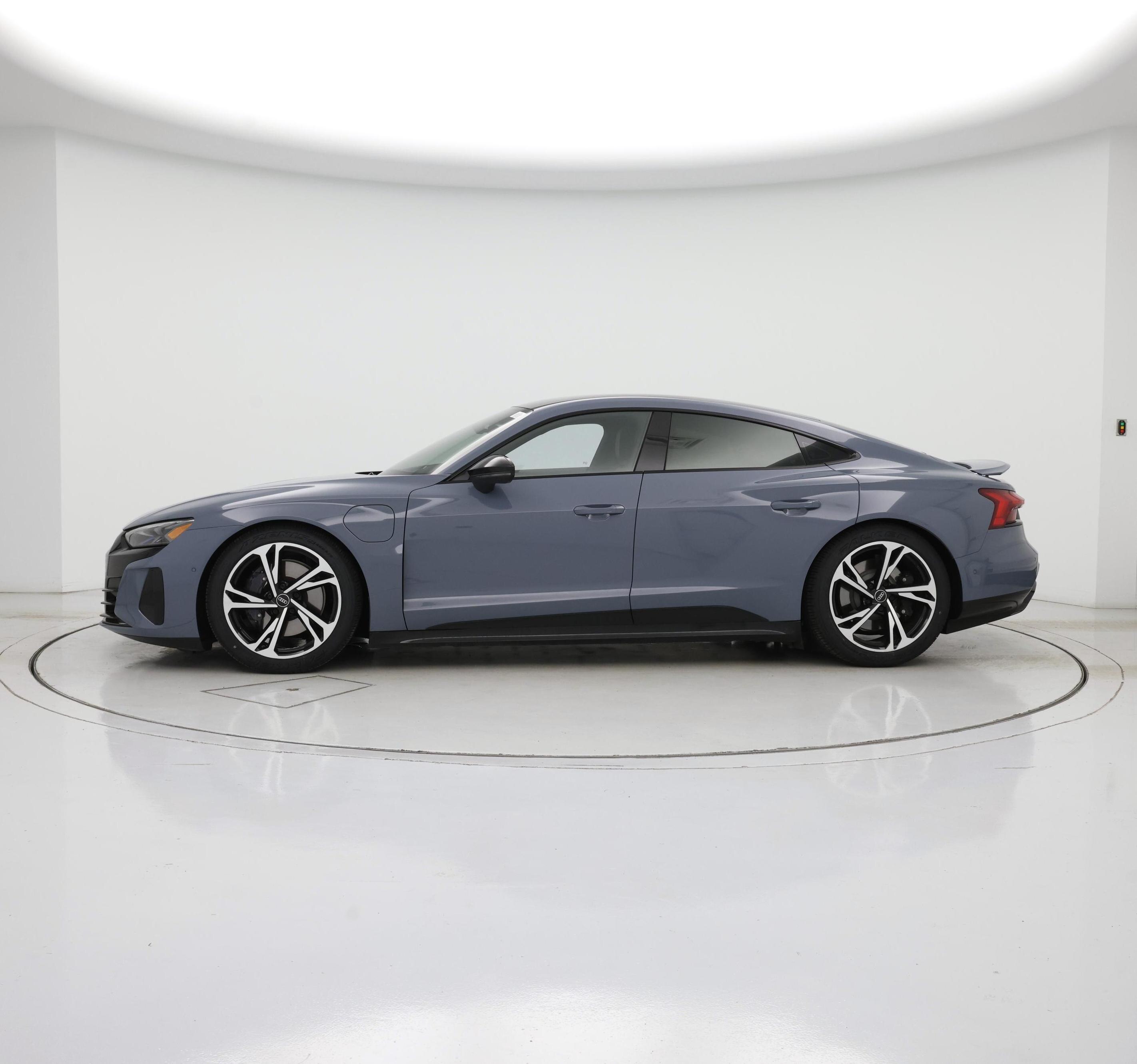 Thumbnail: 2023 Audi e-tron GT - 3