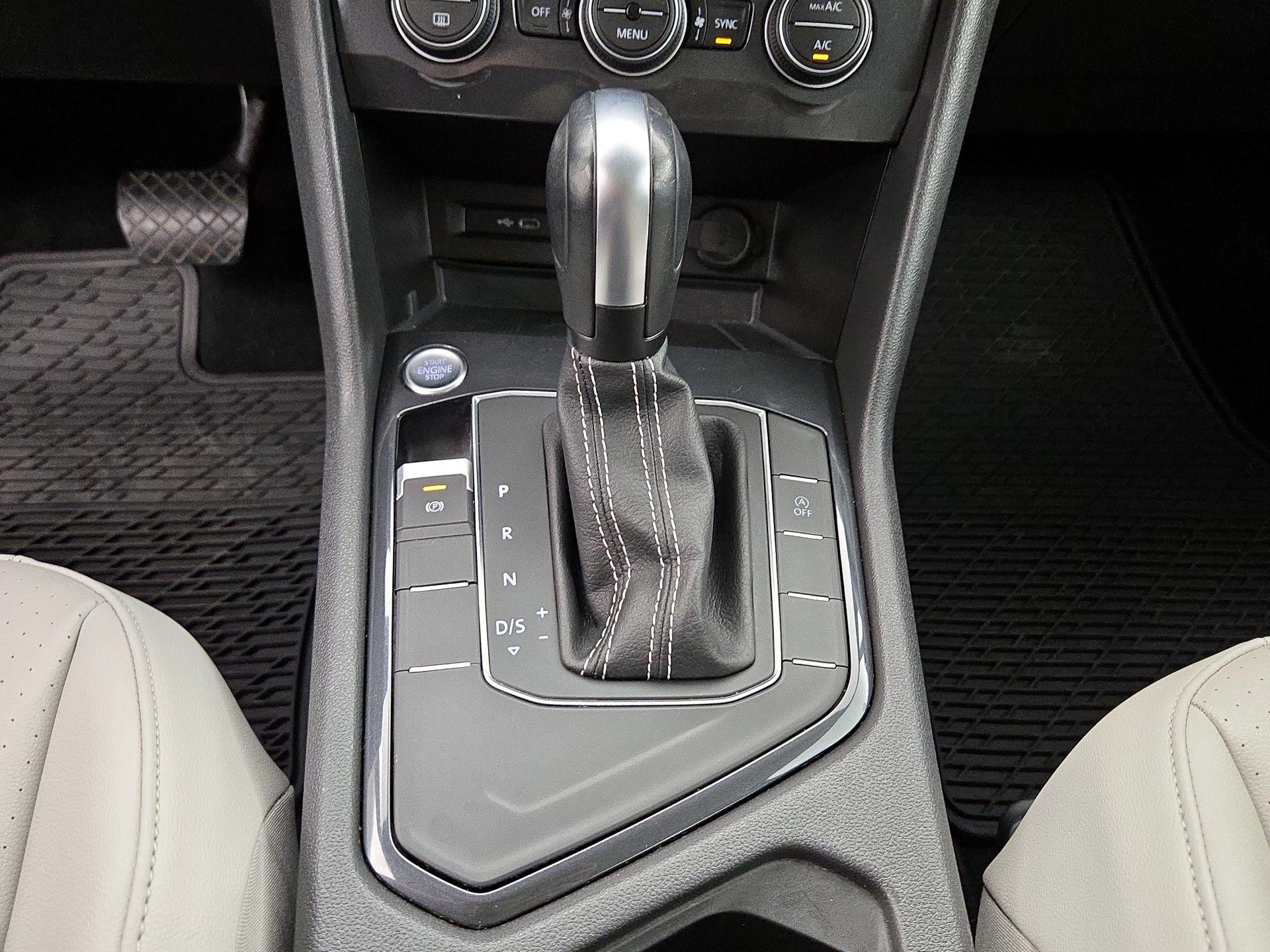 Thumbnail: 2021 Volkswagen Tiguan - 17