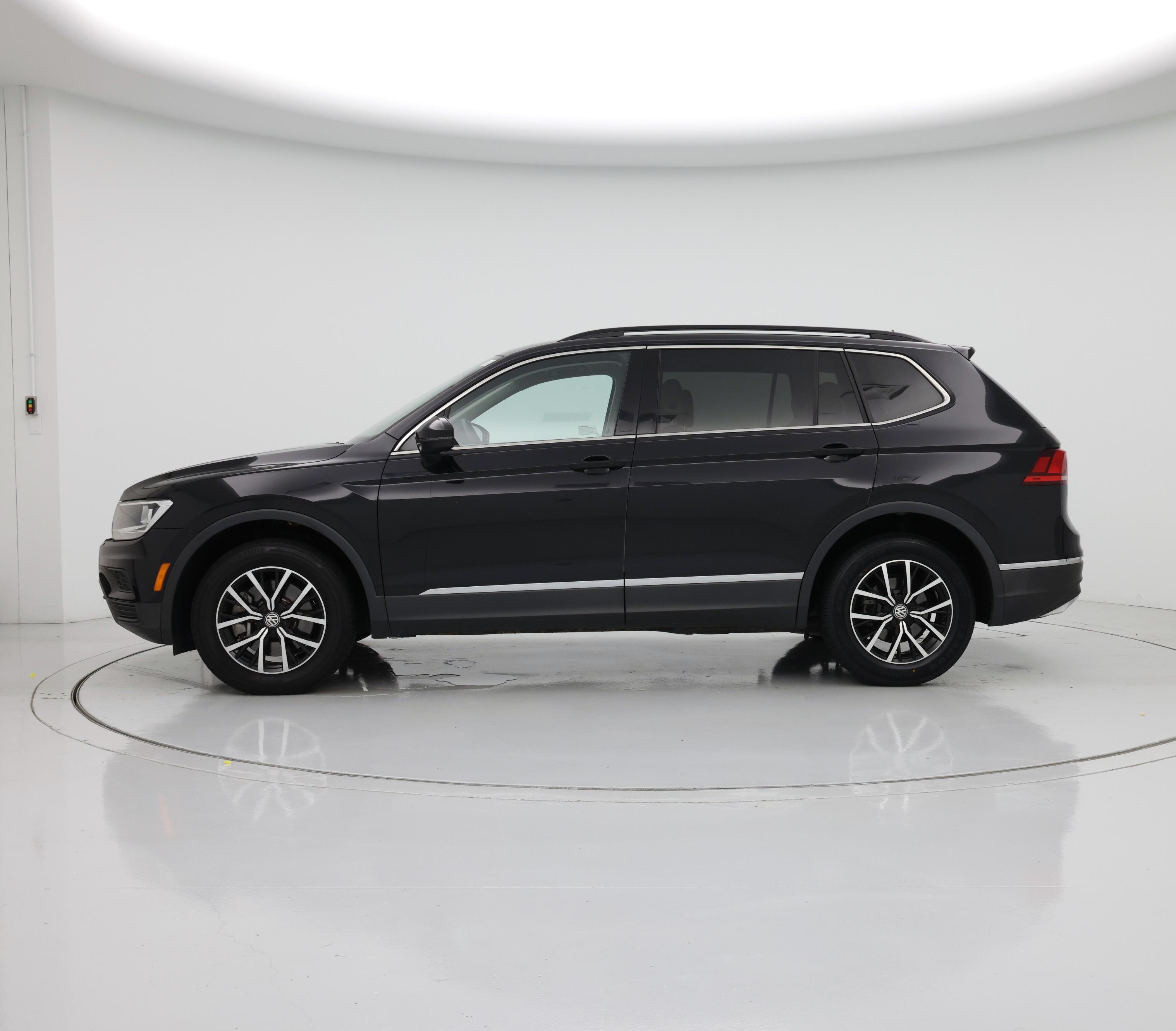 Thumbnail: 2021 Volkswagen Tiguan - 3