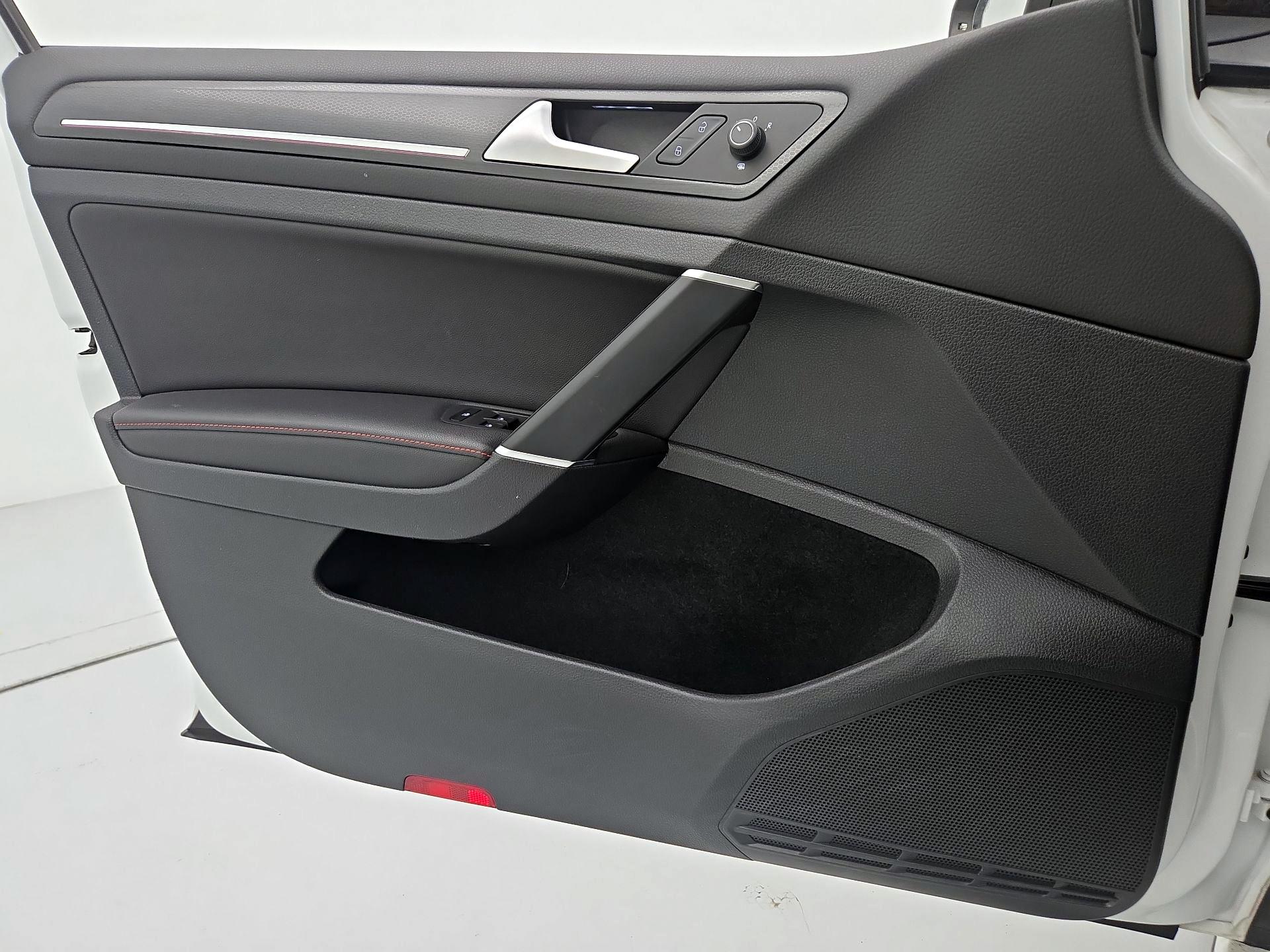 Thumbnail: 2021 Volkswagen Golf - 12