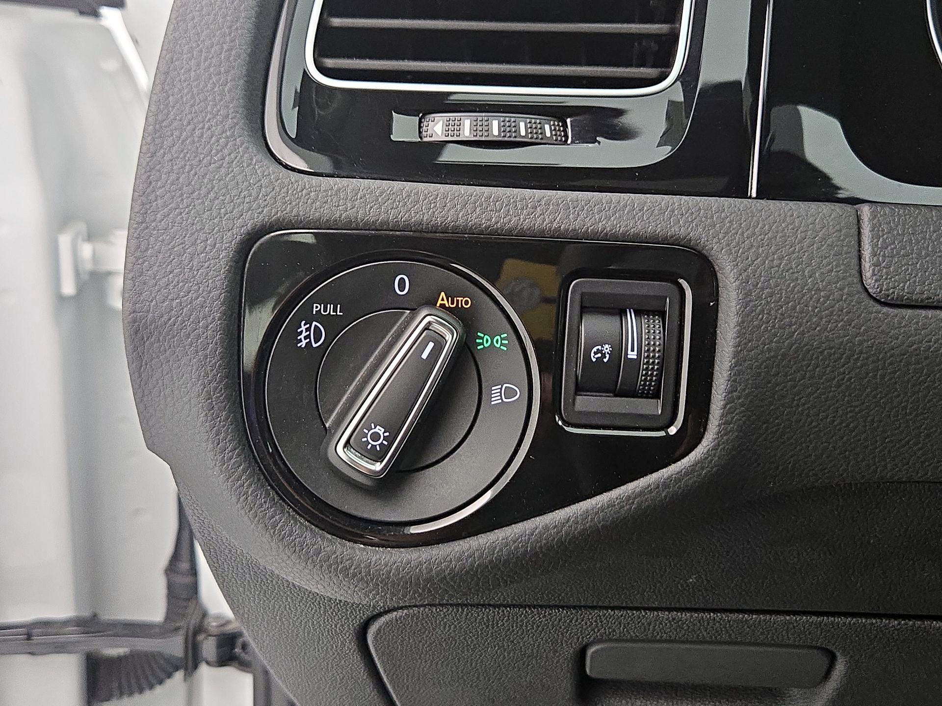 Thumbnail: 2021 Volkswagen Golf - 13