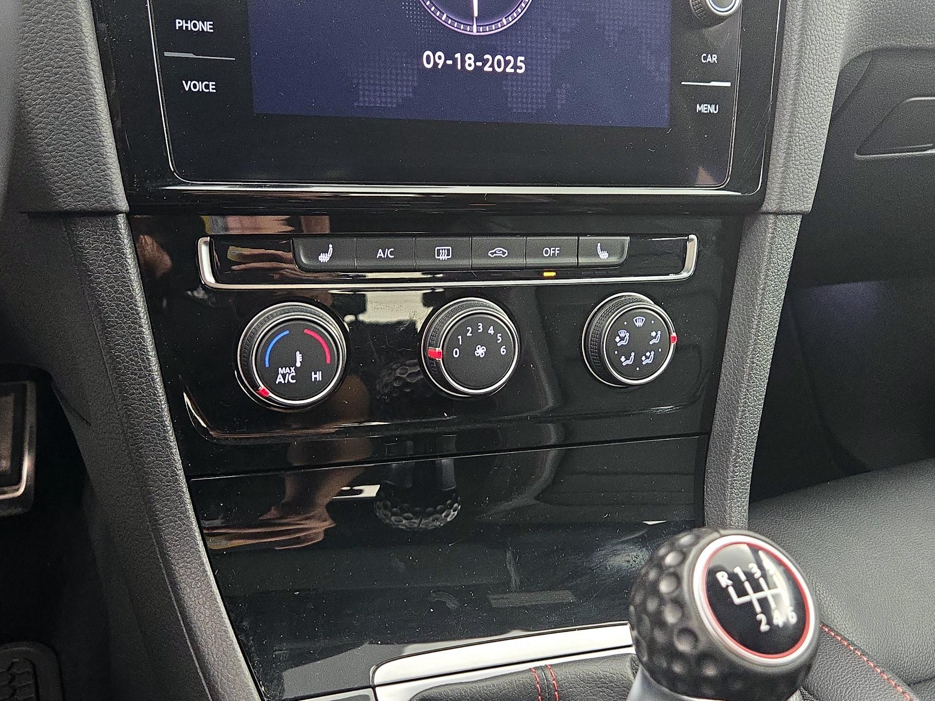 Thumbnail: 2021 Volkswagen Golf - 17