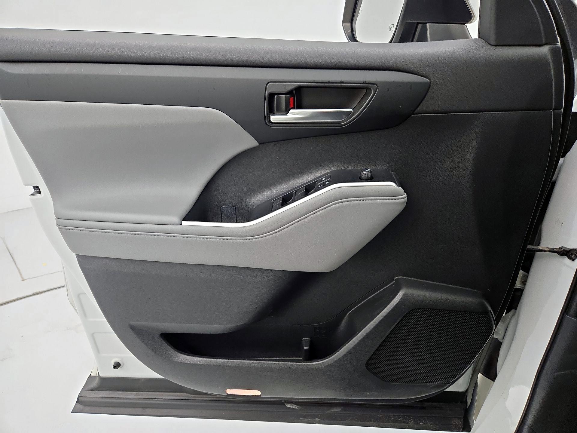 Thumbnail: 2020 Toyota Highlander - 12