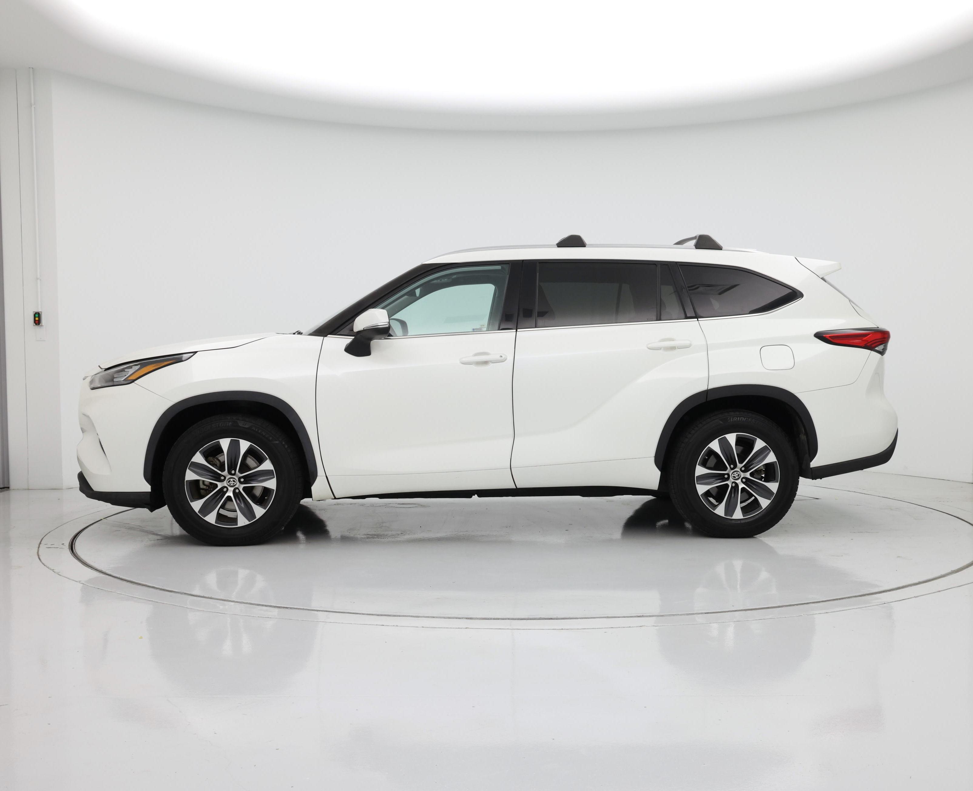 Thumbnail: 2020 Toyota Highlander - 3