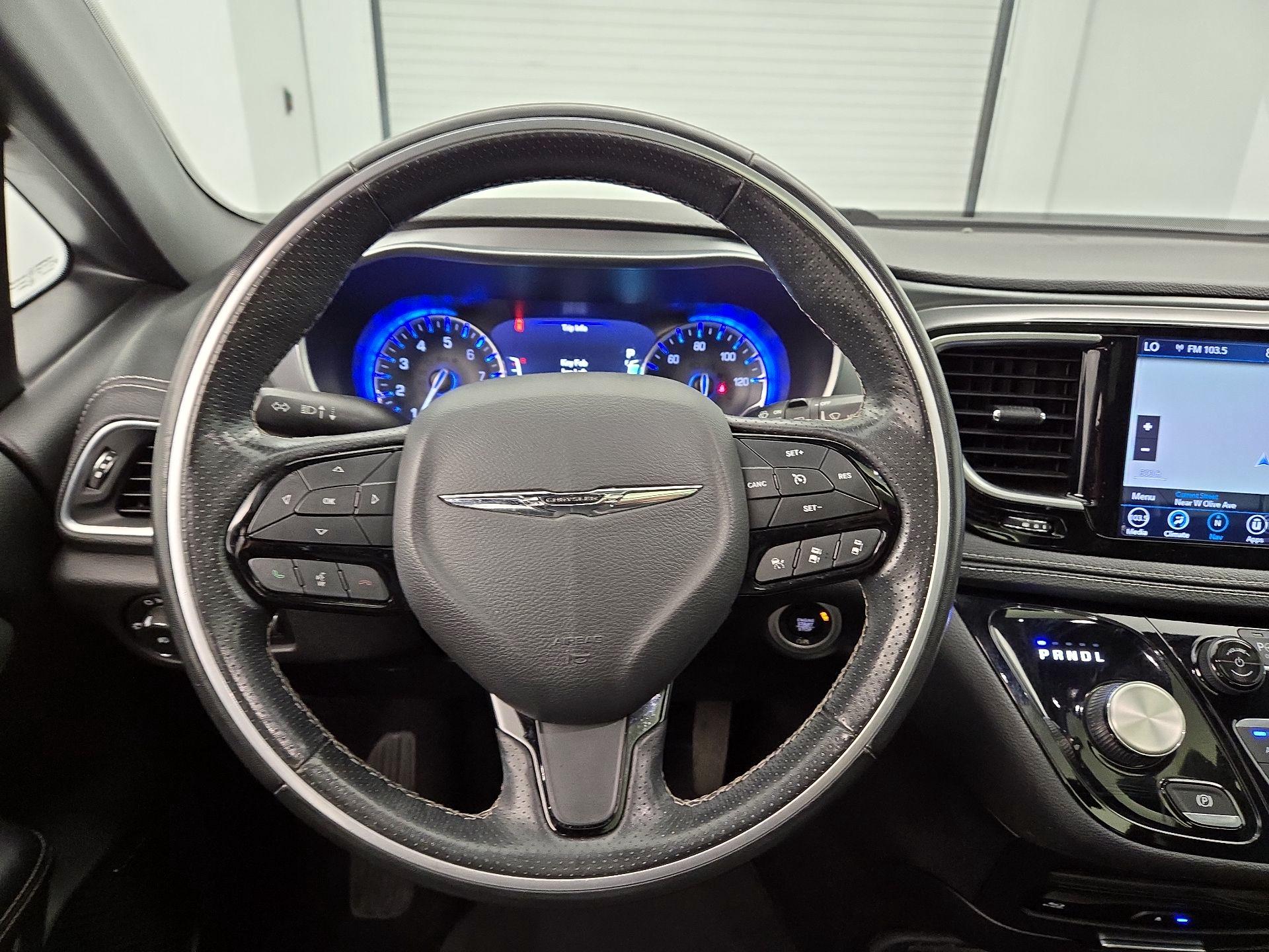 Thumbnail: 2020 Chrysler Pacifica - 10