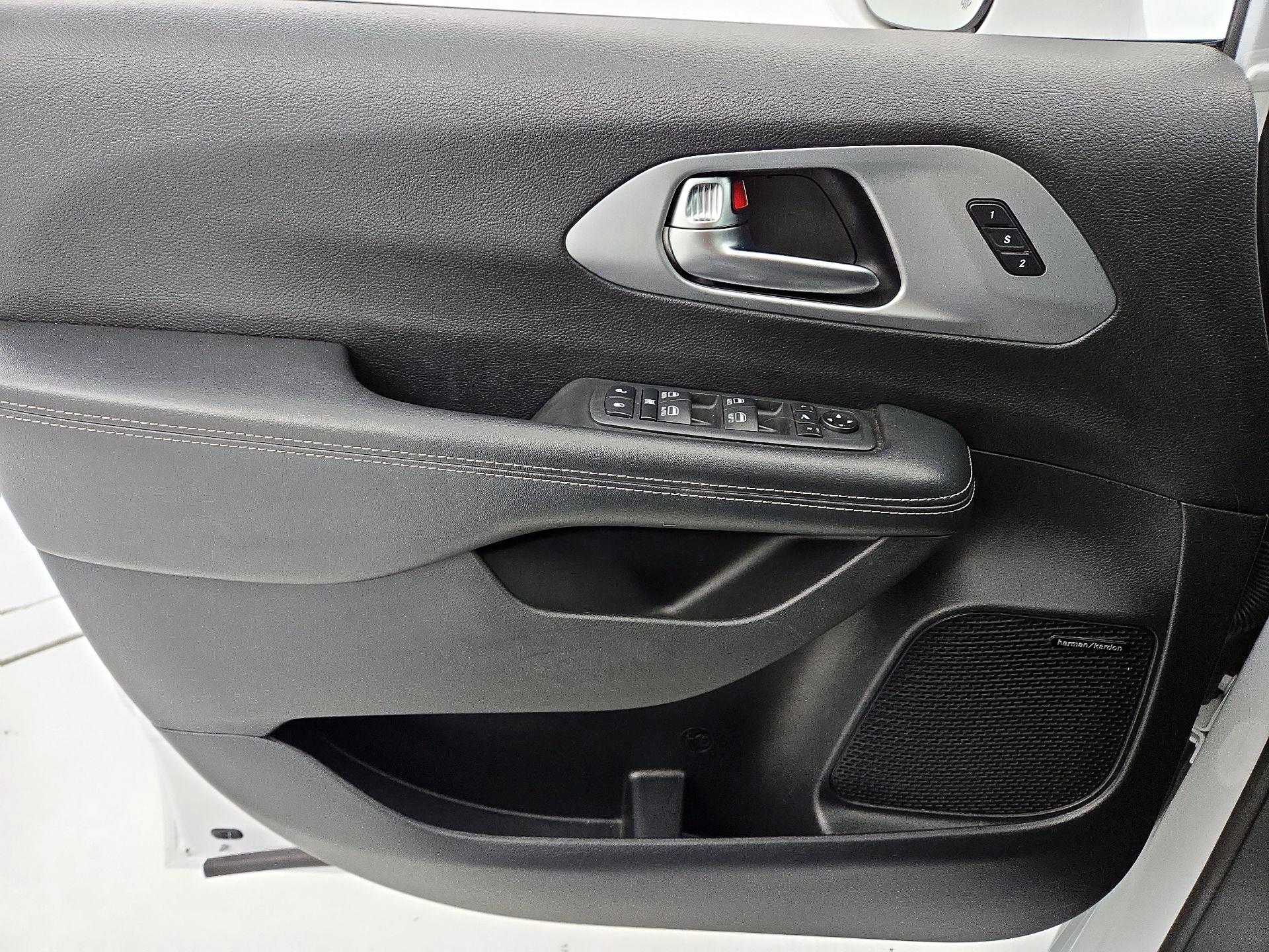 Thumbnail: 2020 Chrysler Pacifica - 12