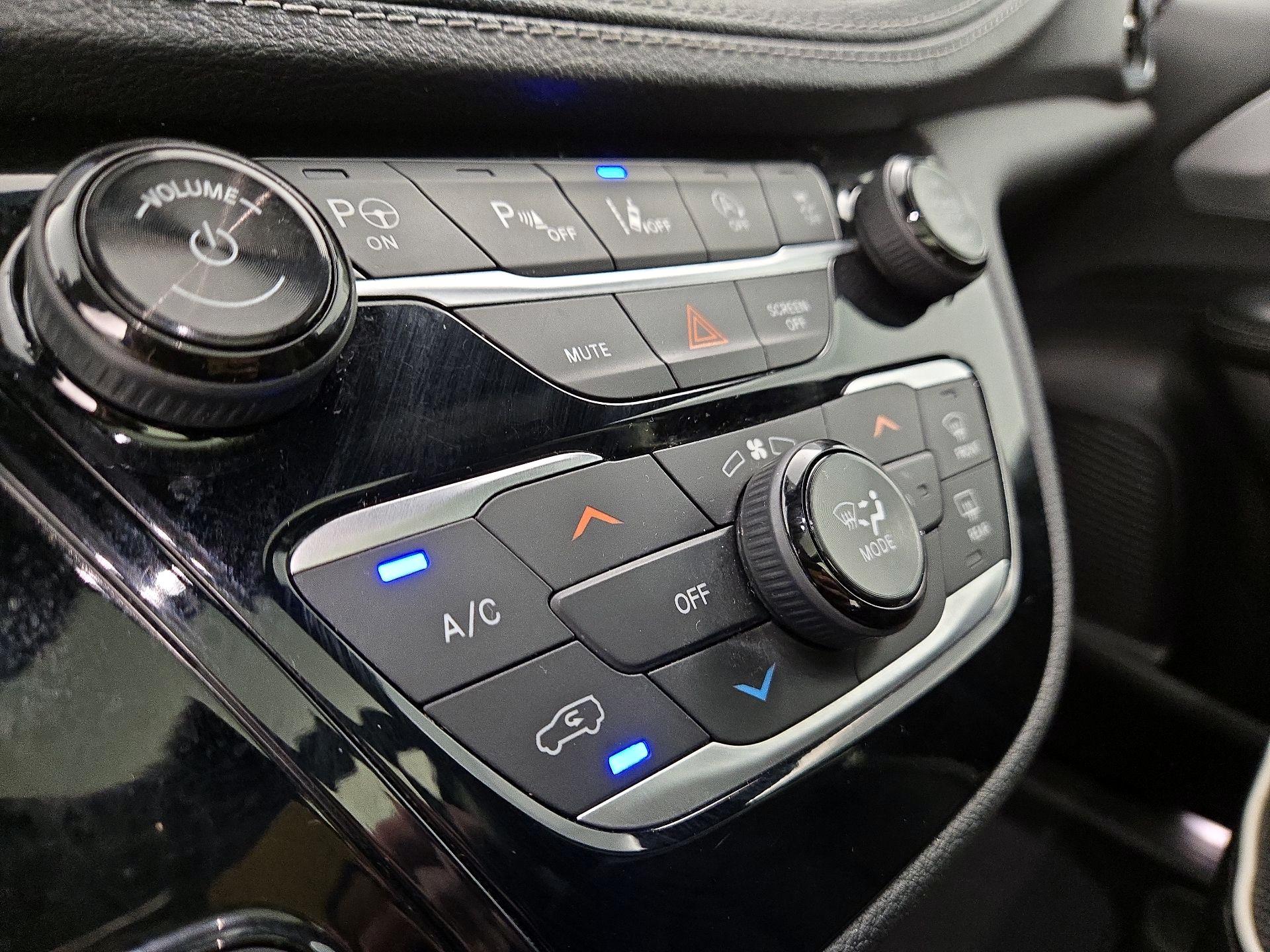 Thumbnail: 2020 Chrysler Pacifica - 17