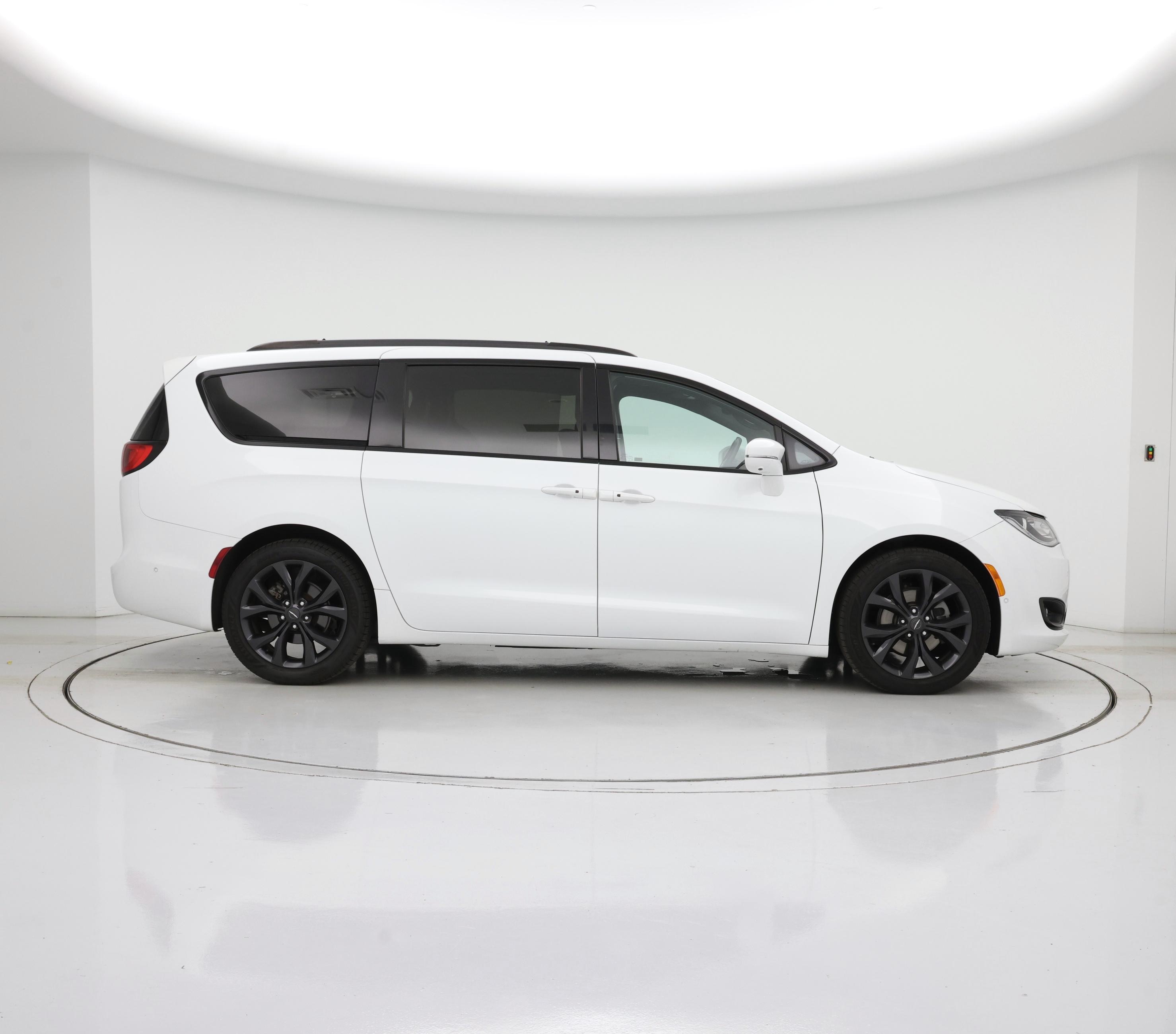 Thumbnail: 2020 Chrysler Pacifica - 7