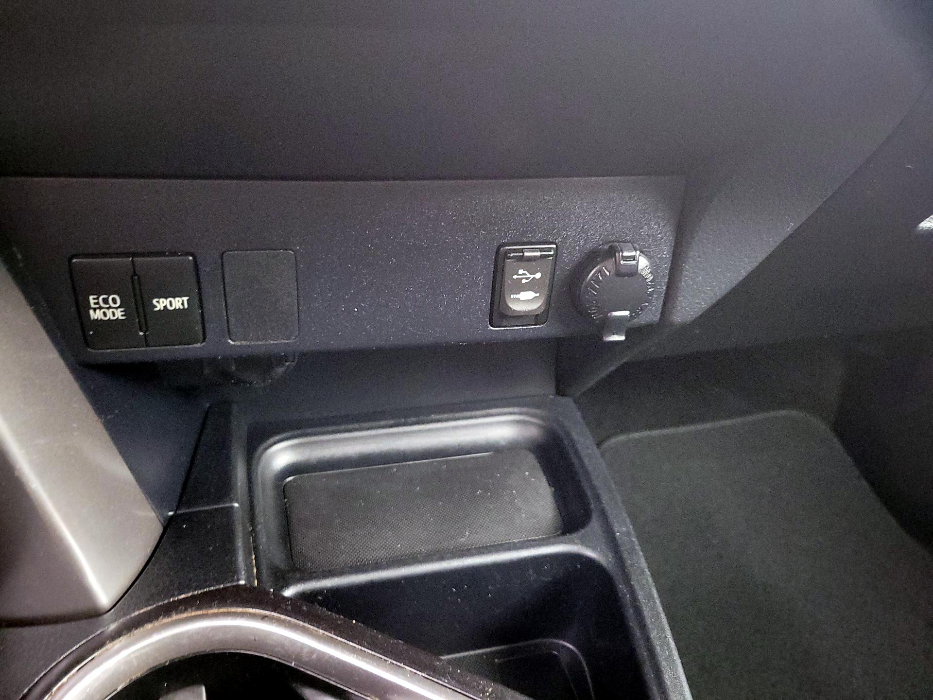 Thumbnail: 2017 Toyota RAV4 - 18