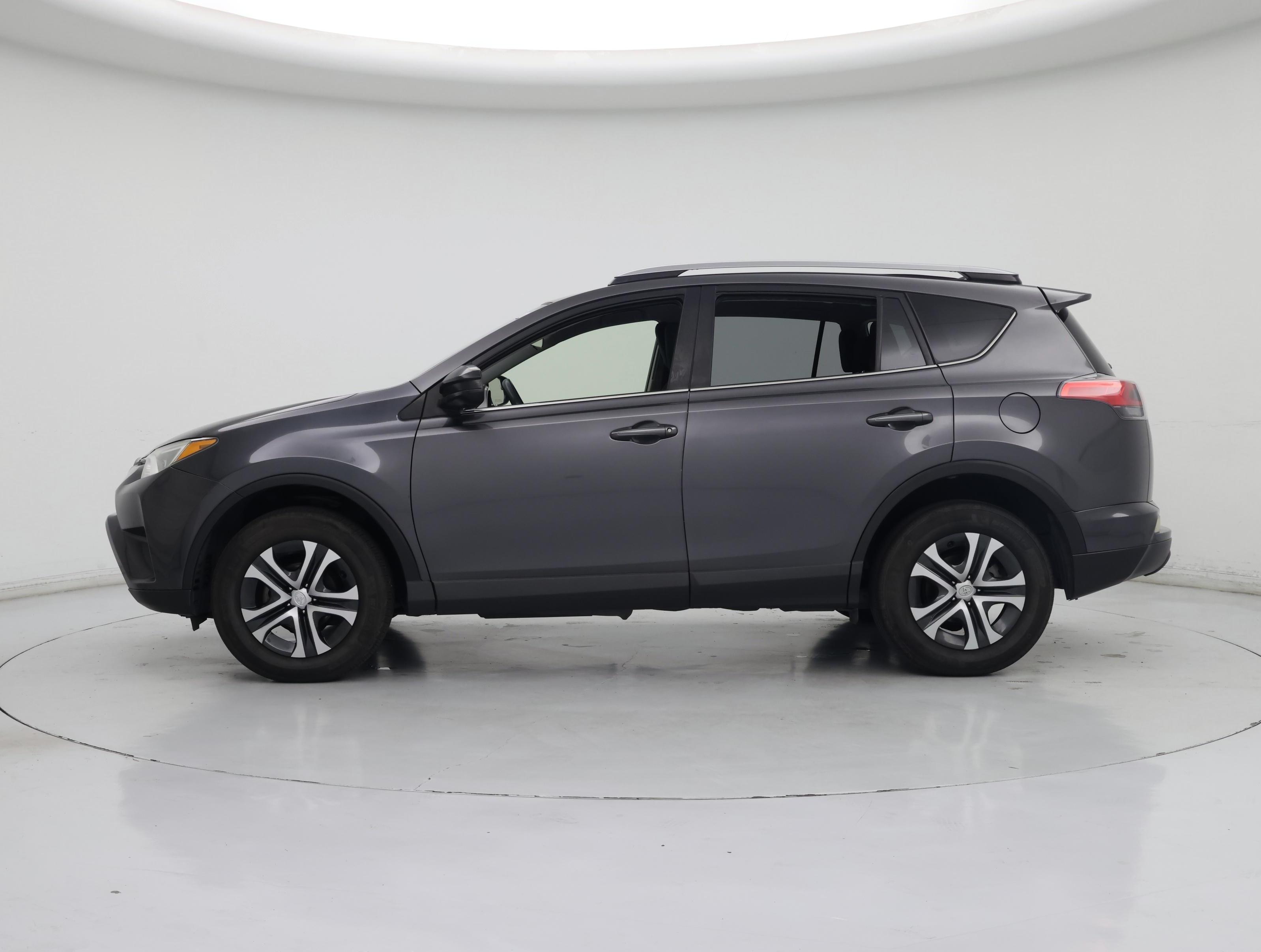 Thumbnail: 2017 Toyota RAV4 - 3