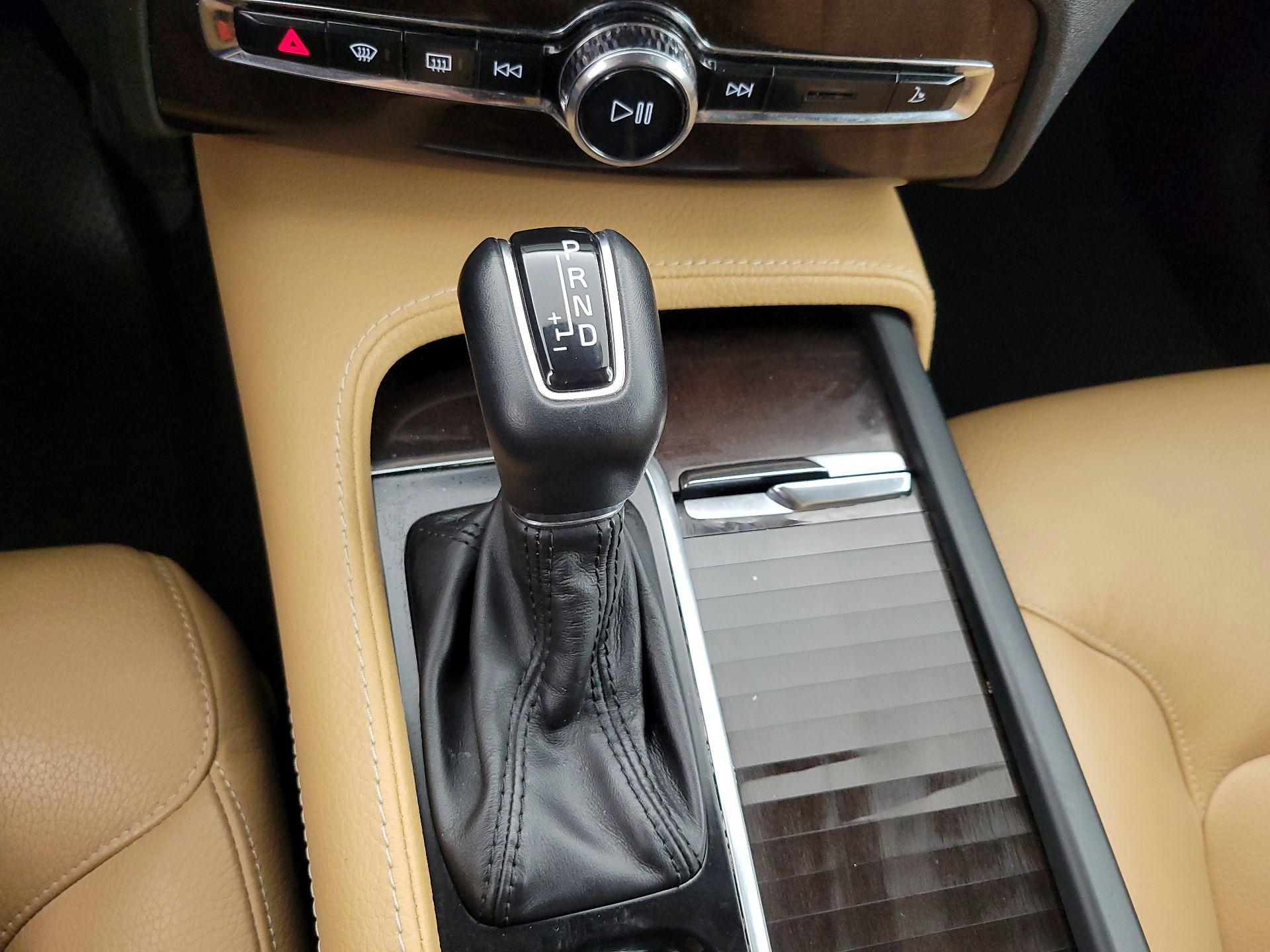 Thumbnail: 2019 Volvo XC90 - 18