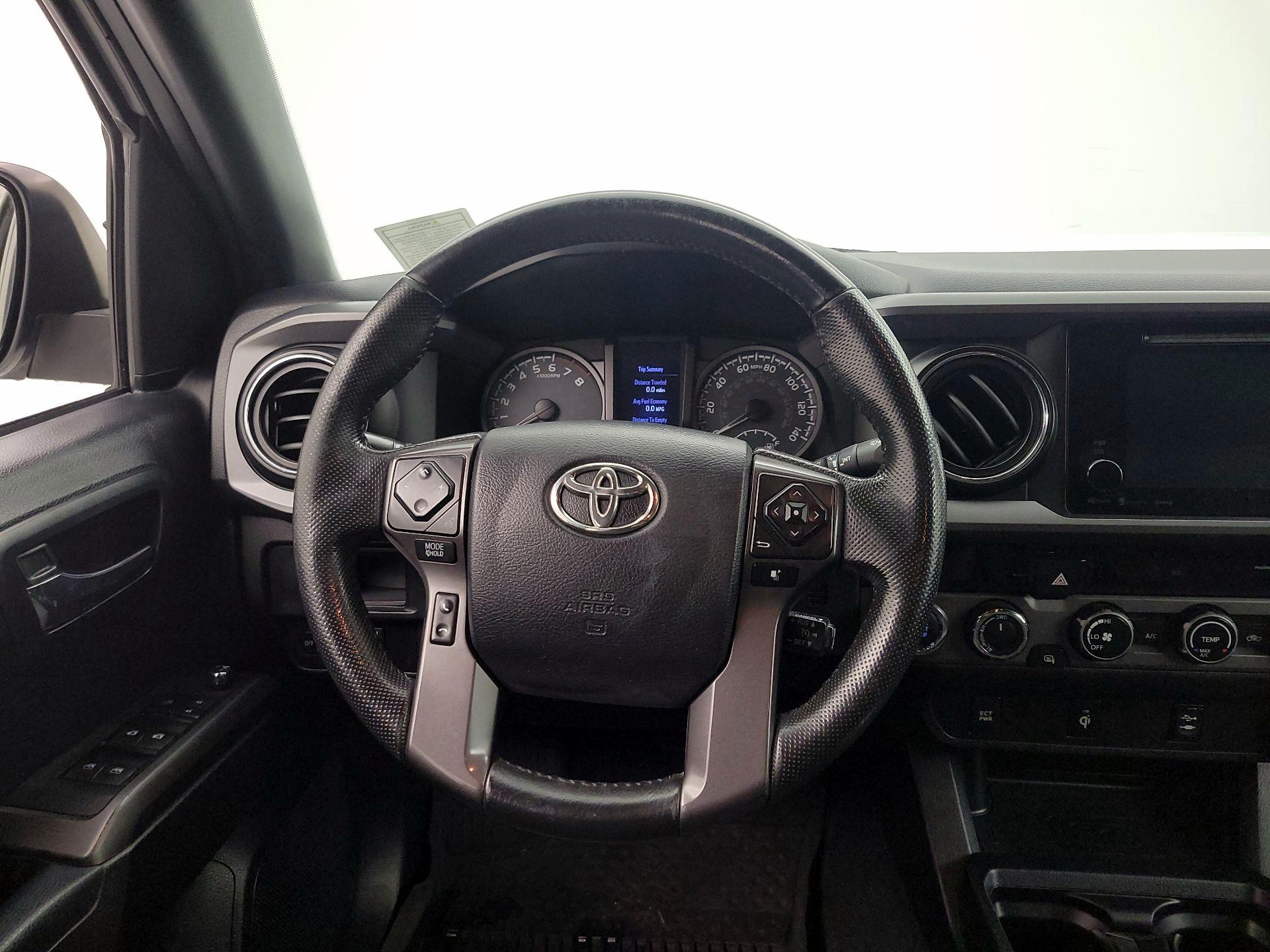 Thumbnail: 2016 Toyota Tacoma - 10