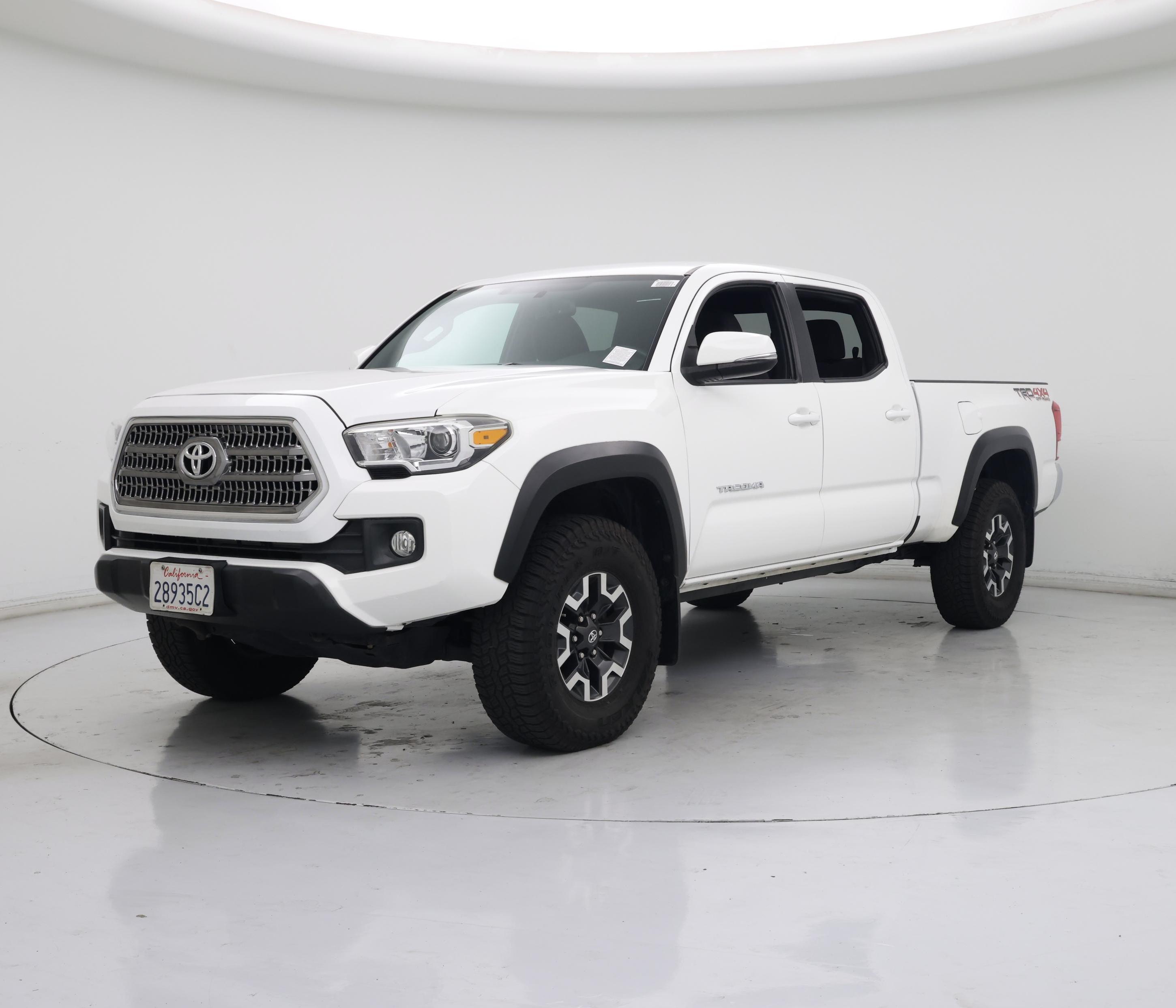Thumbnail: 2016 Toyota Tacoma - 4