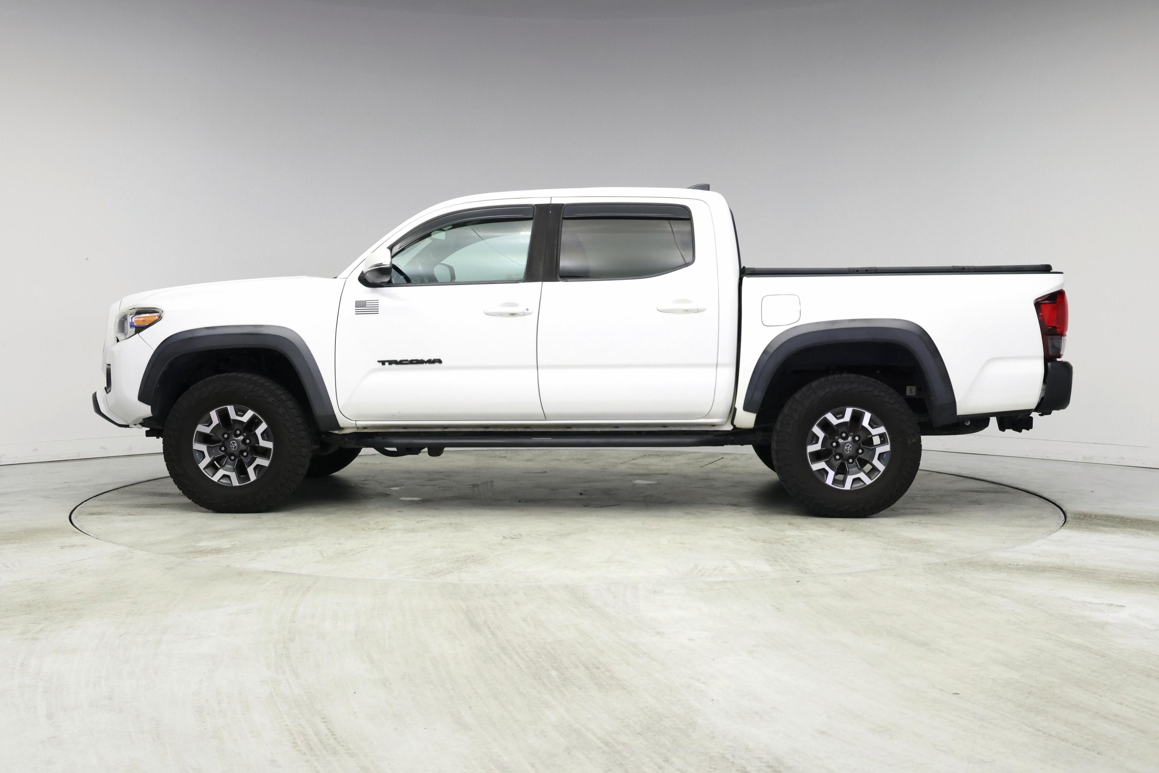 Thumbnail: 2019 Toyota Tacoma - 3