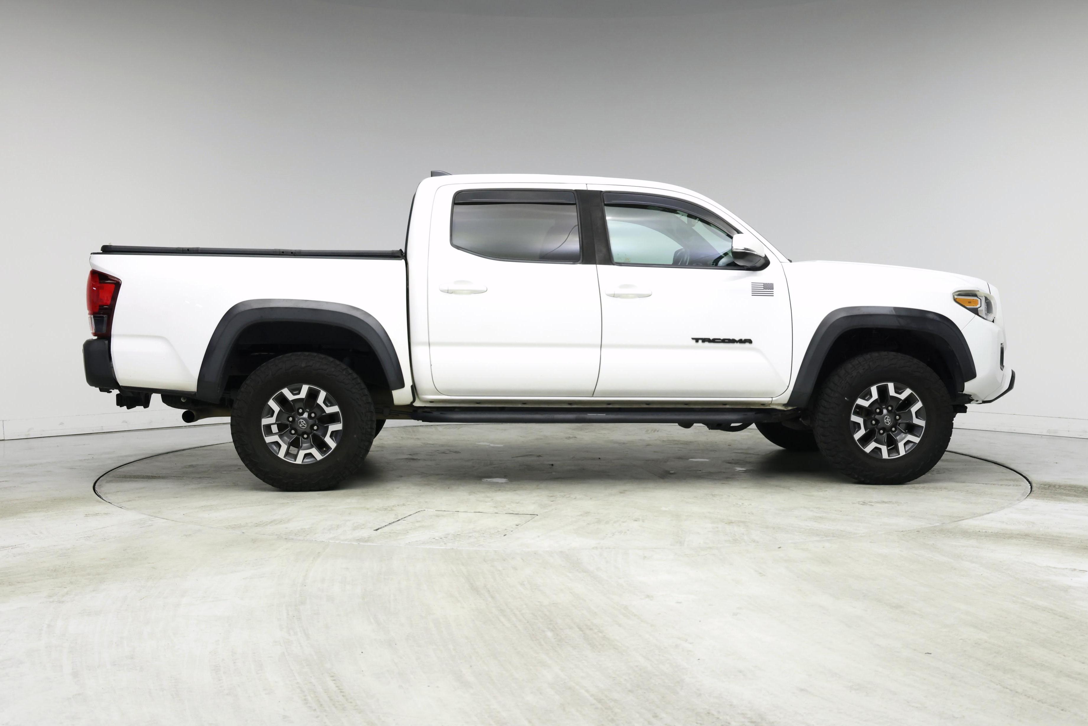 Thumbnail: 2019 Toyota Tacoma - 7