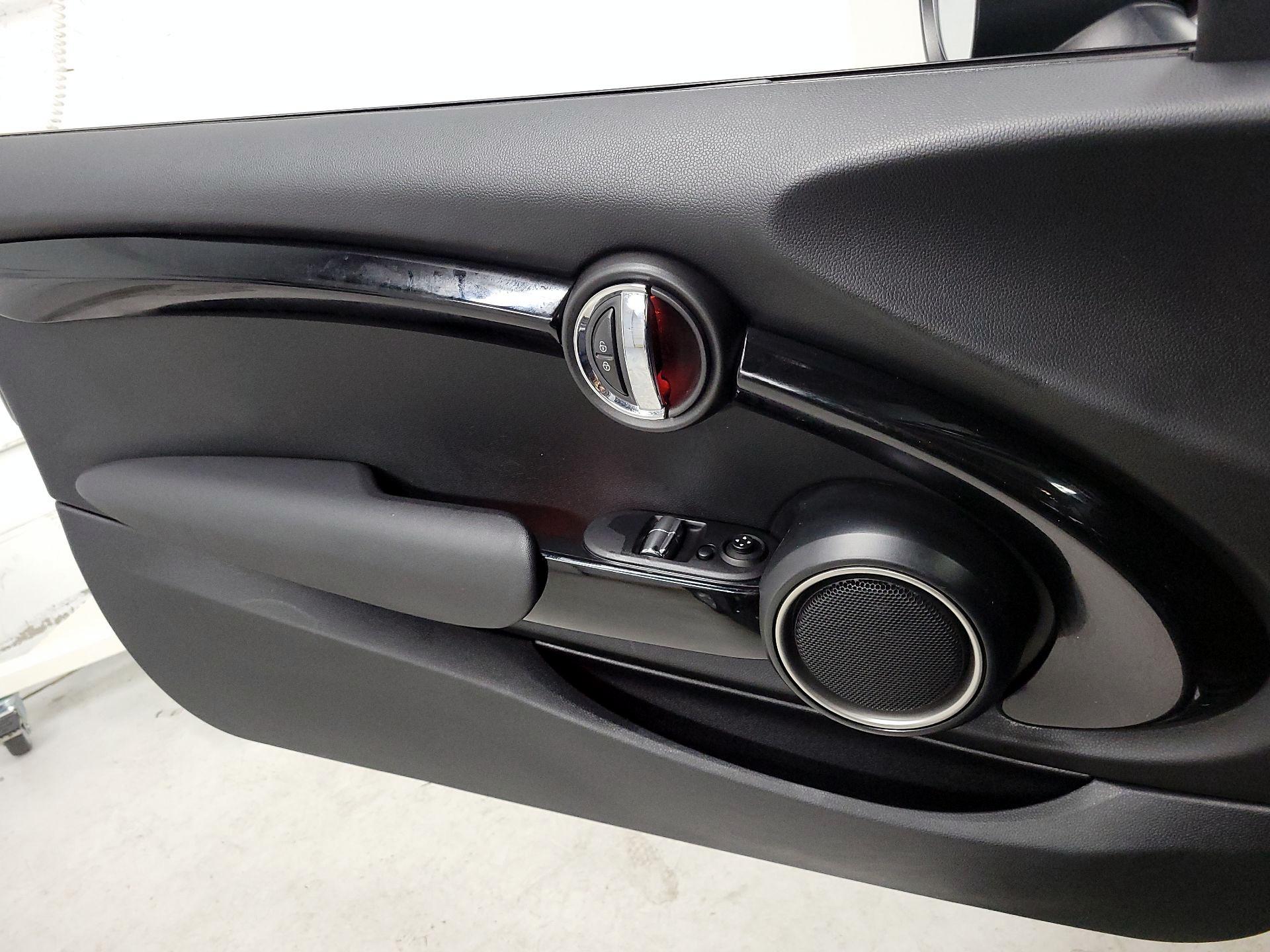 Thumbnail: 2015 MINI Cooper Hardtop - 12