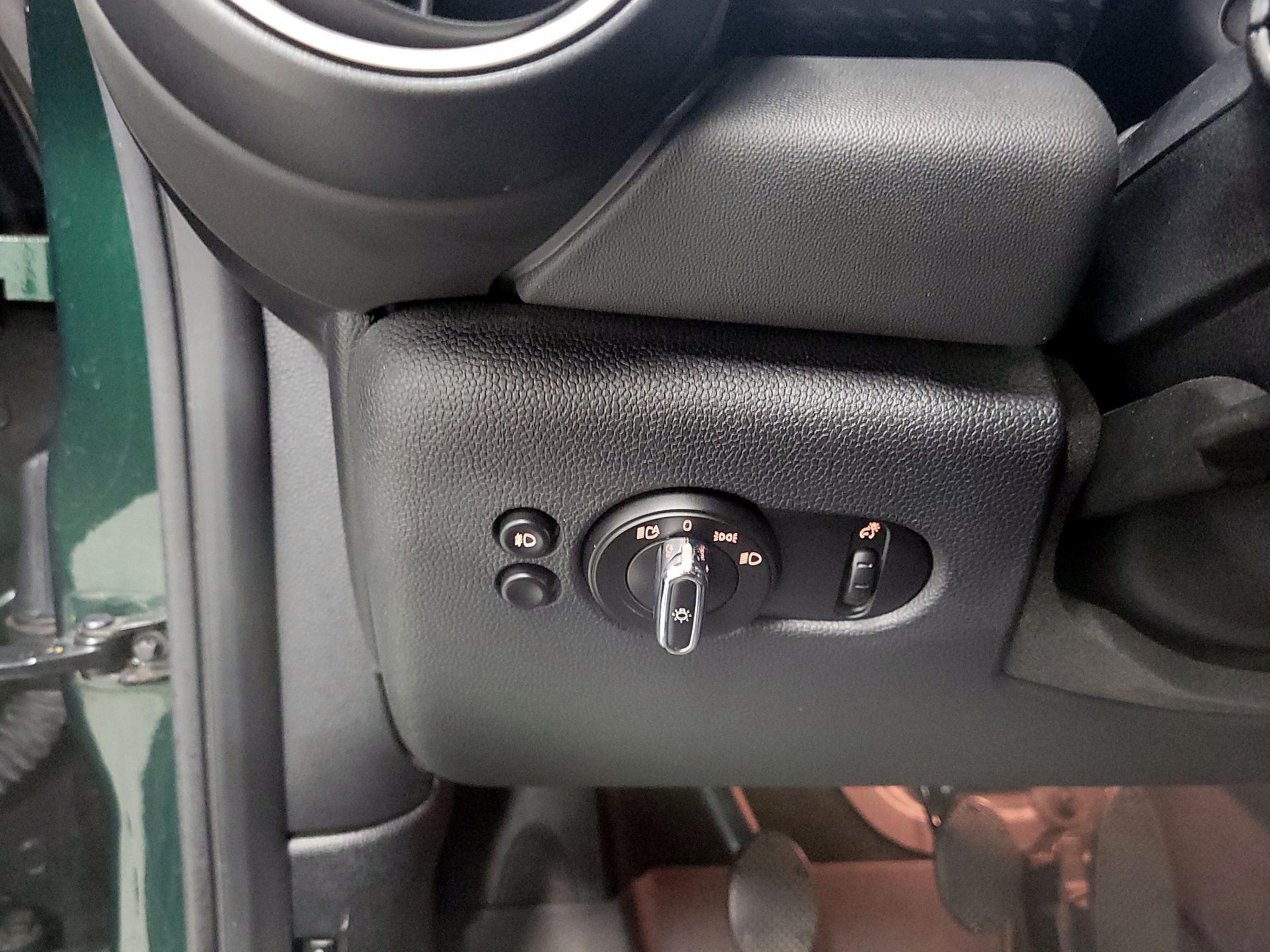 Thumbnail: 2015 MINI Cooper Hardtop - 13