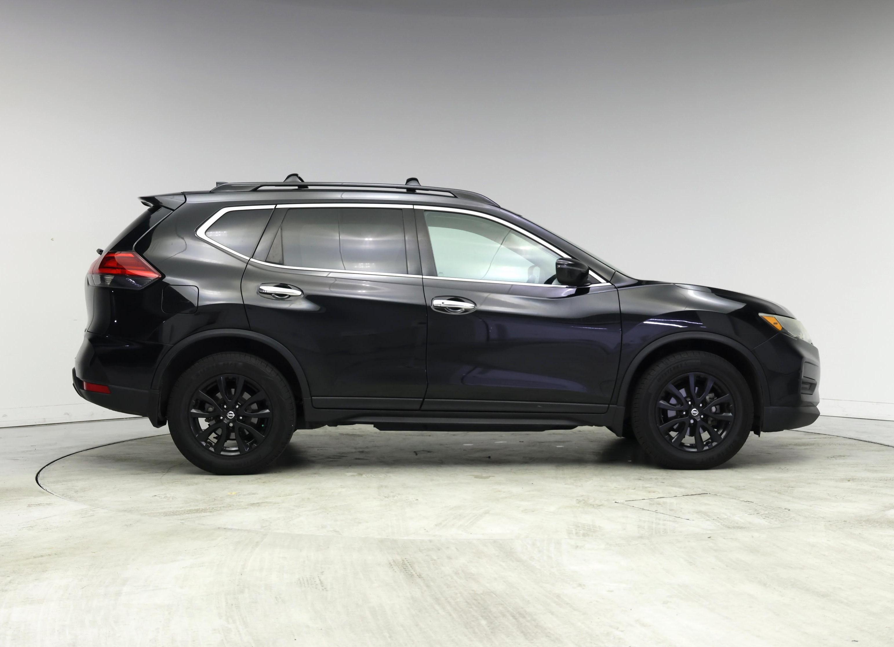 Thumbnail: 2017 Nissan Rogue - 7