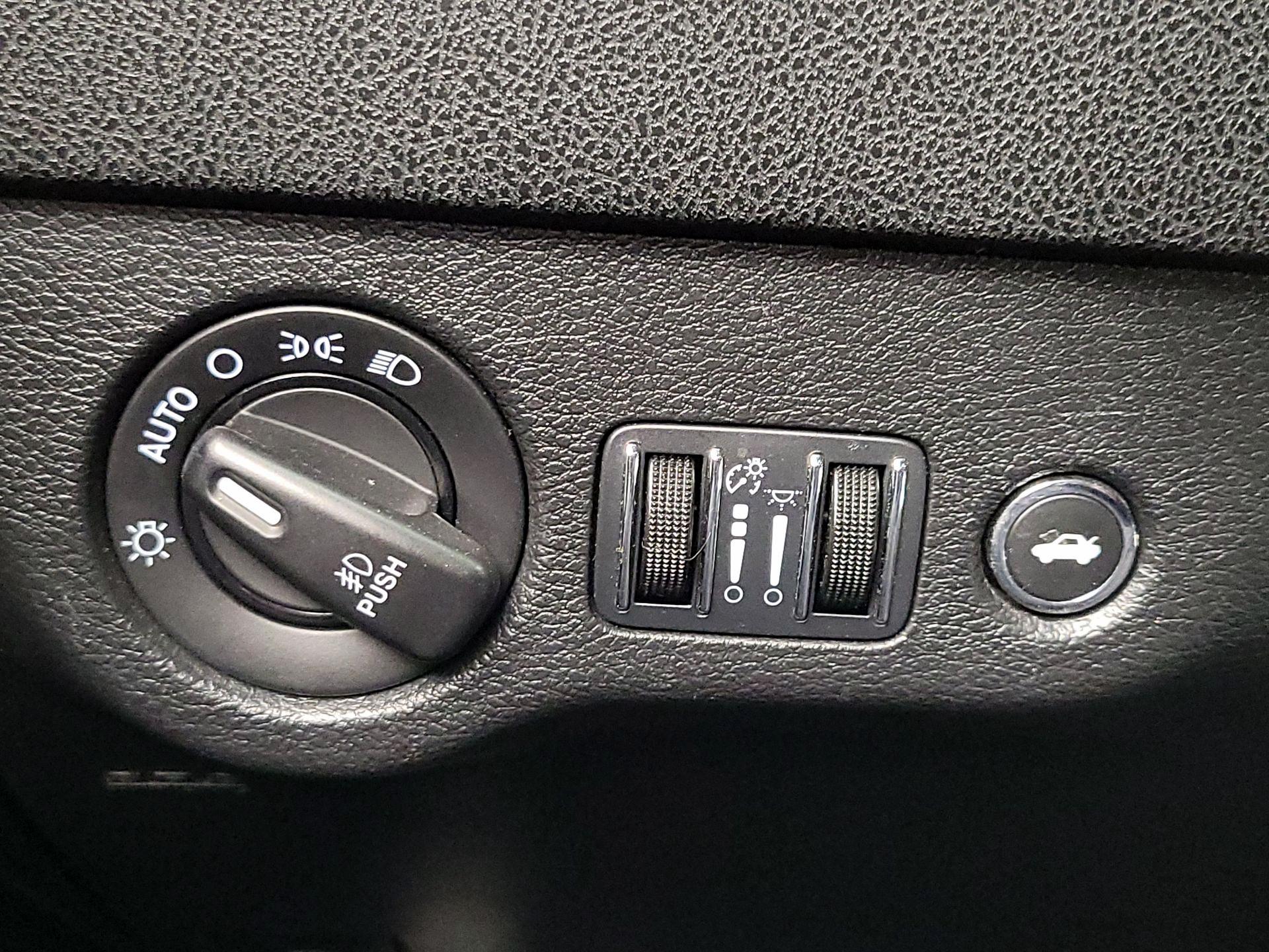 Thumbnail: 2016 Dodge Charger - 13