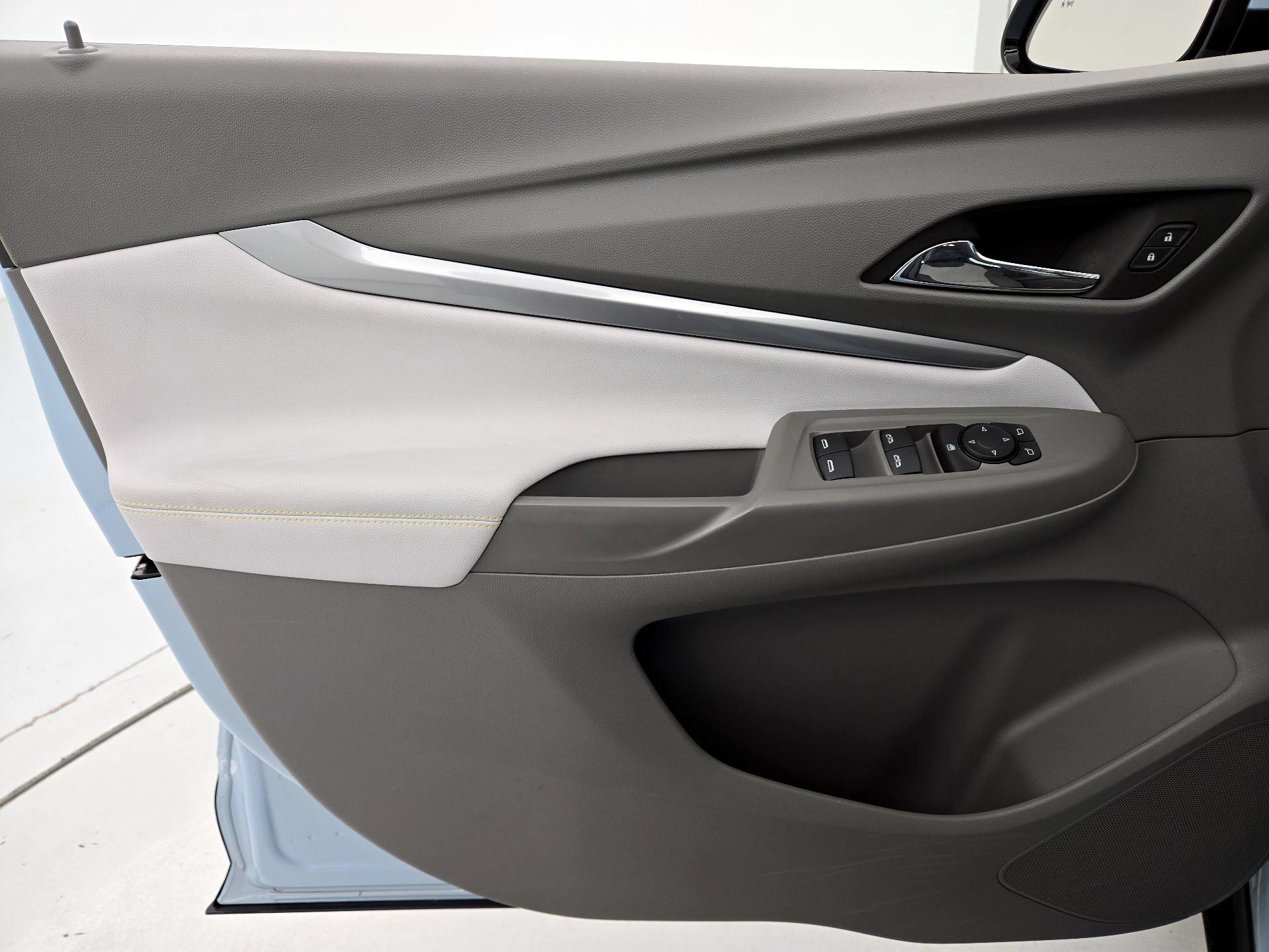 Thumbnail: 2023 Chevrolet Bolt EUV - 12