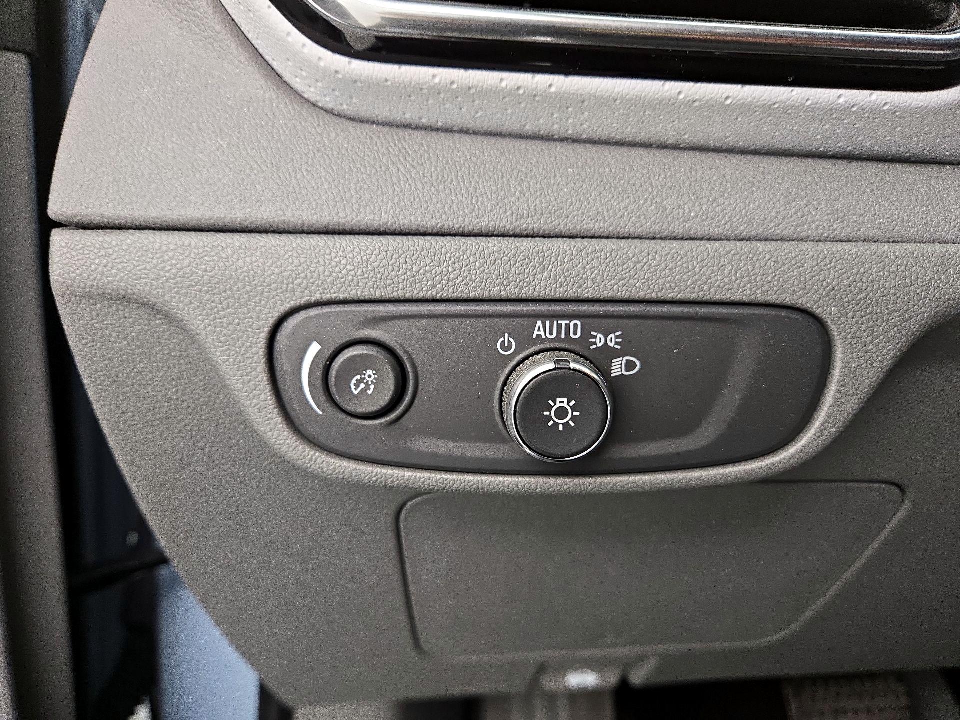 Thumbnail: 2023 Chevrolet Bolt EUV - 13