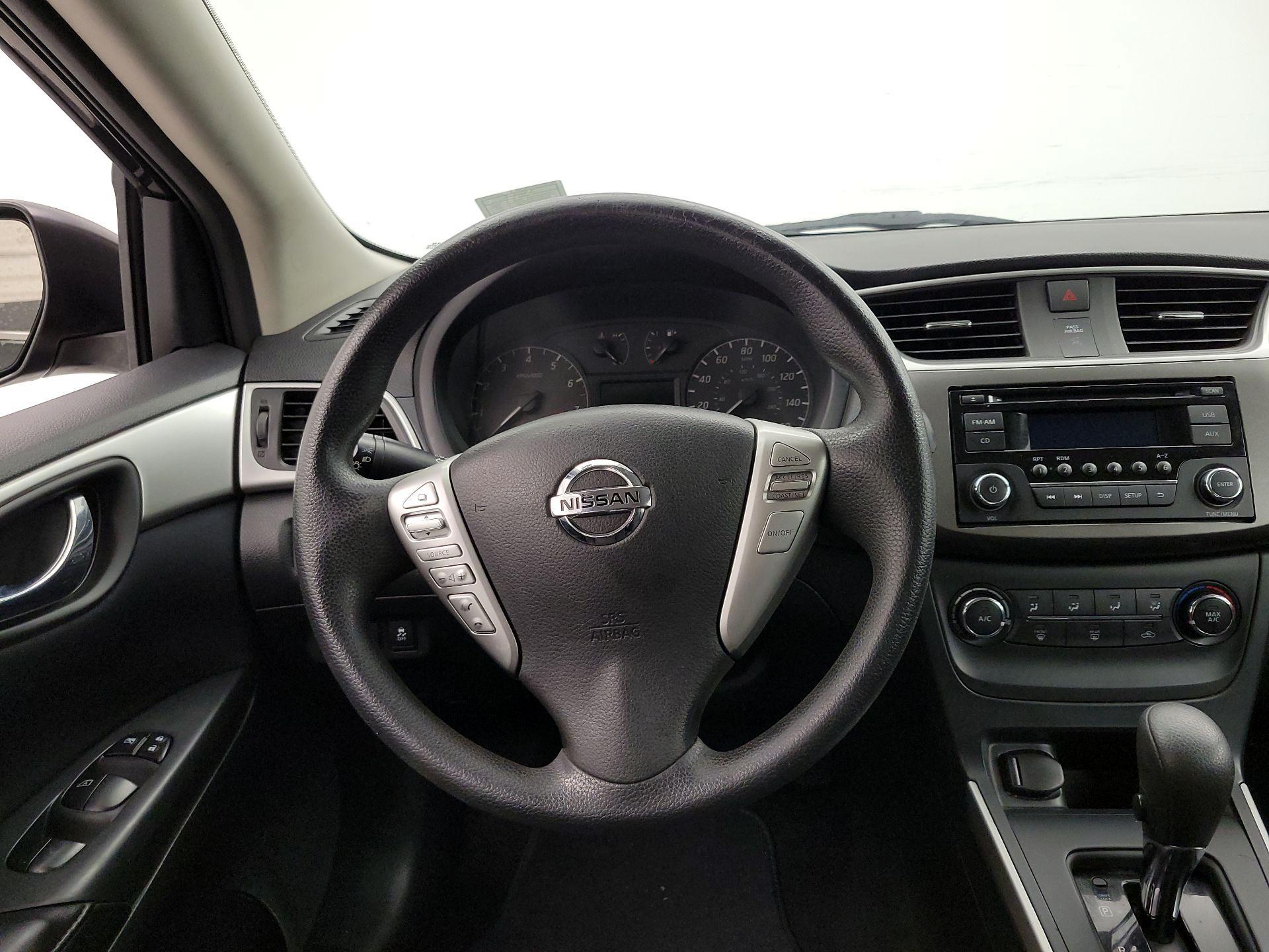 Thumbnail: 2016 Nissan Sentra - 10