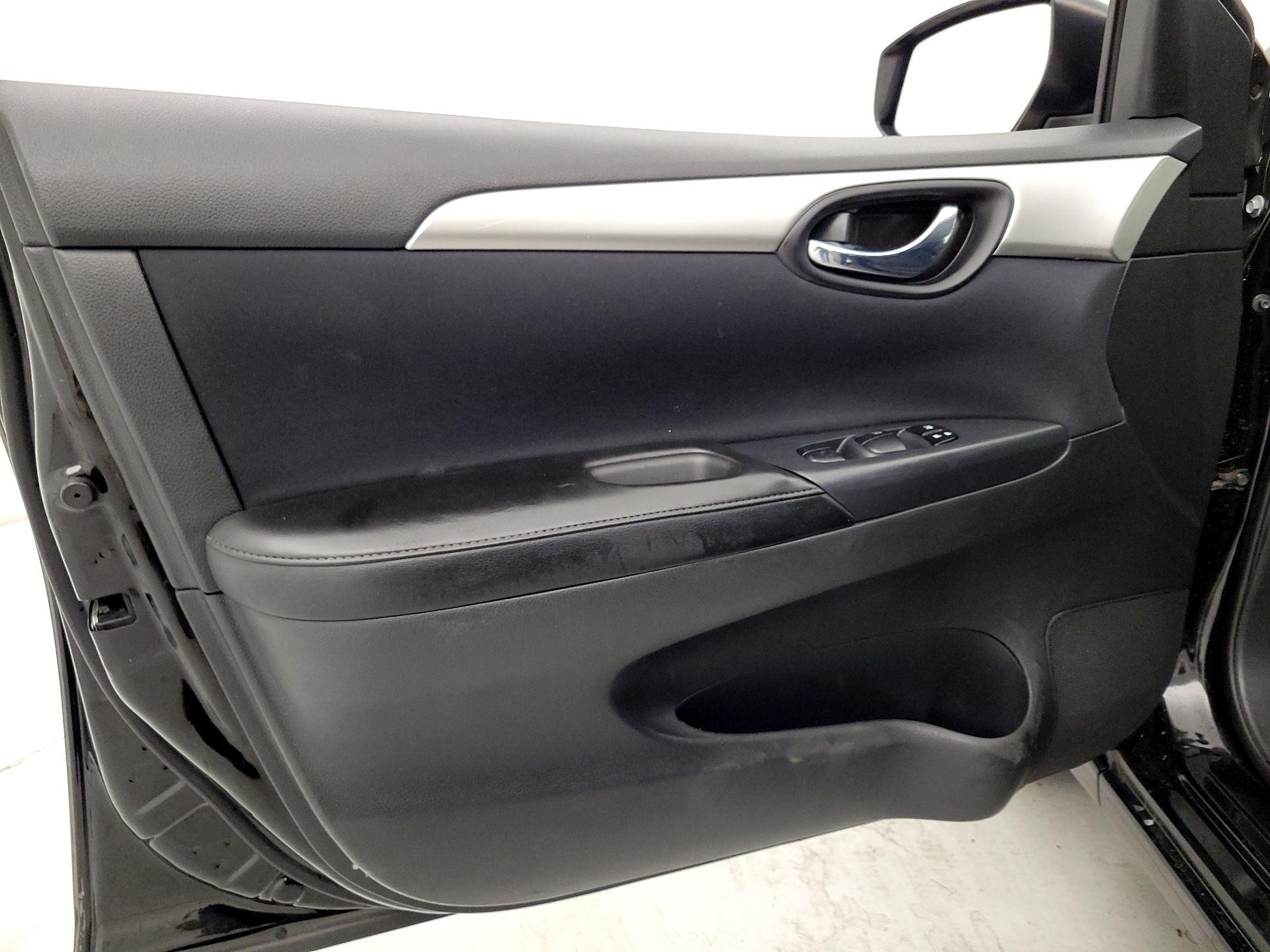 Thumbnail: 2016 Nissan Sentra - 12