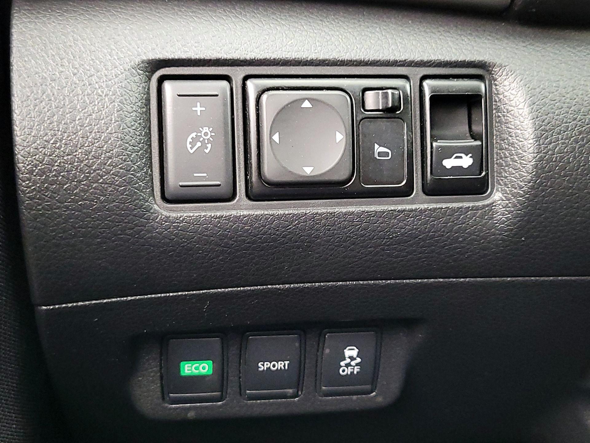 Thumbnail: 2016 Nissan Sentra - 13