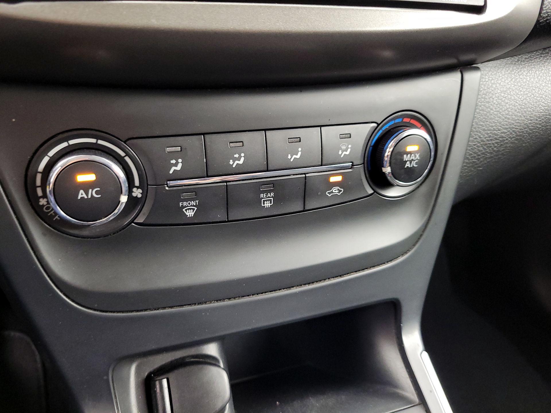 Thumbnail: 2016 Nissan Sentra - 15