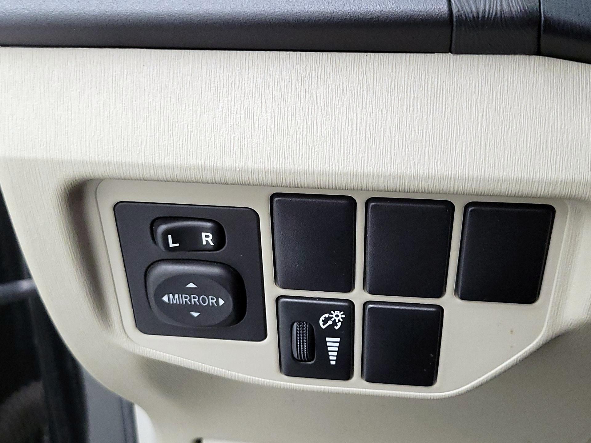 Thumbnail: 2015 Toyota Prius - 13