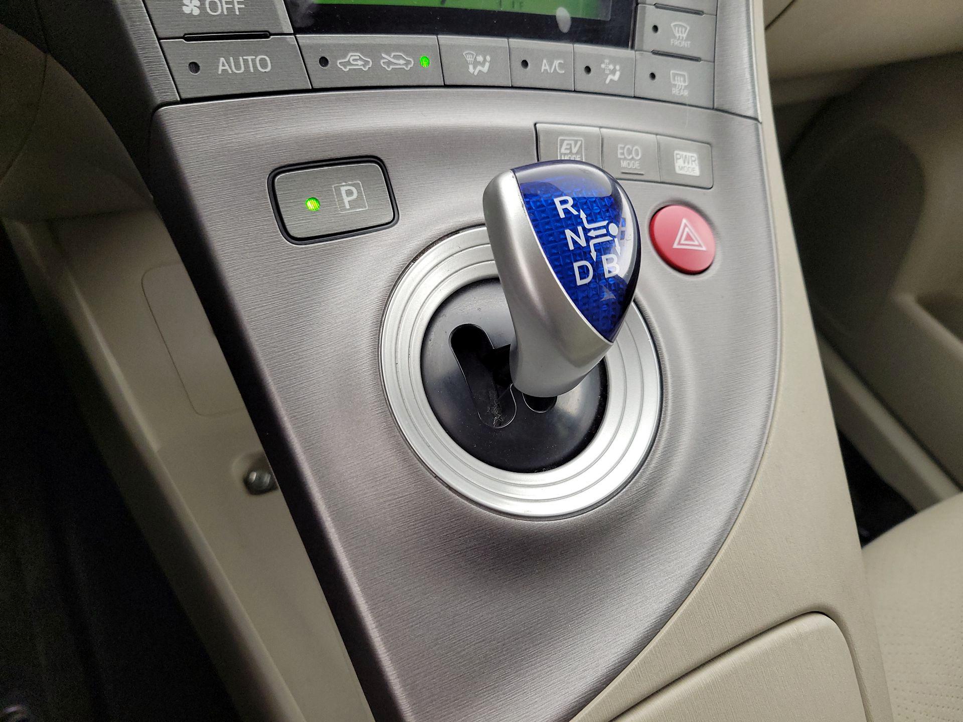 Thumbnail: 2015 Toyota Prius - 17
