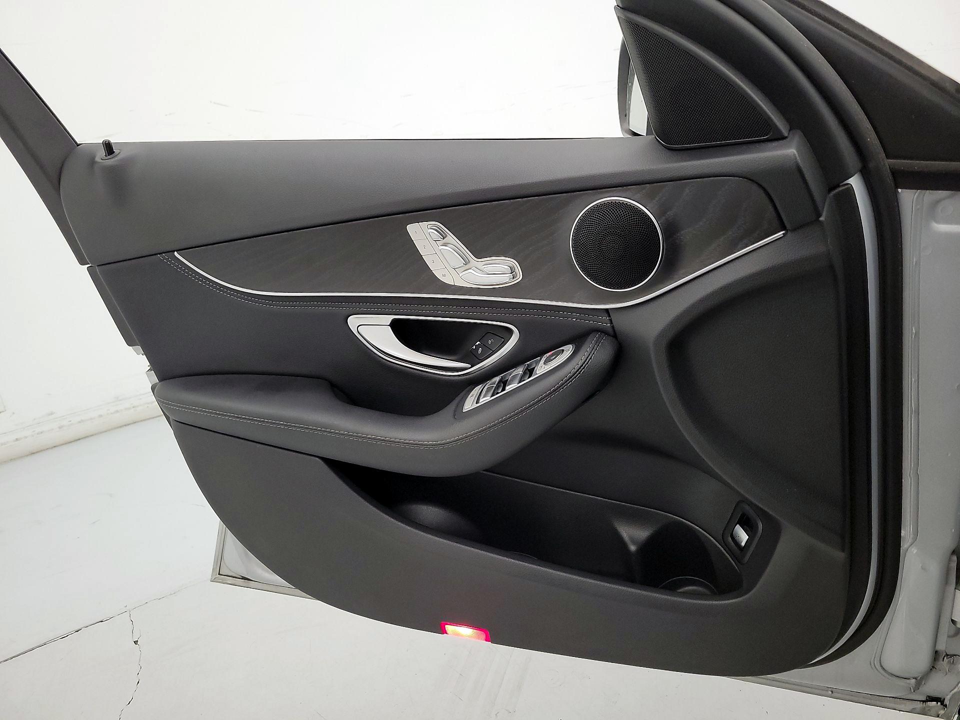 Thumbnail: 2016 Mercedes-Benz C-Class - 12