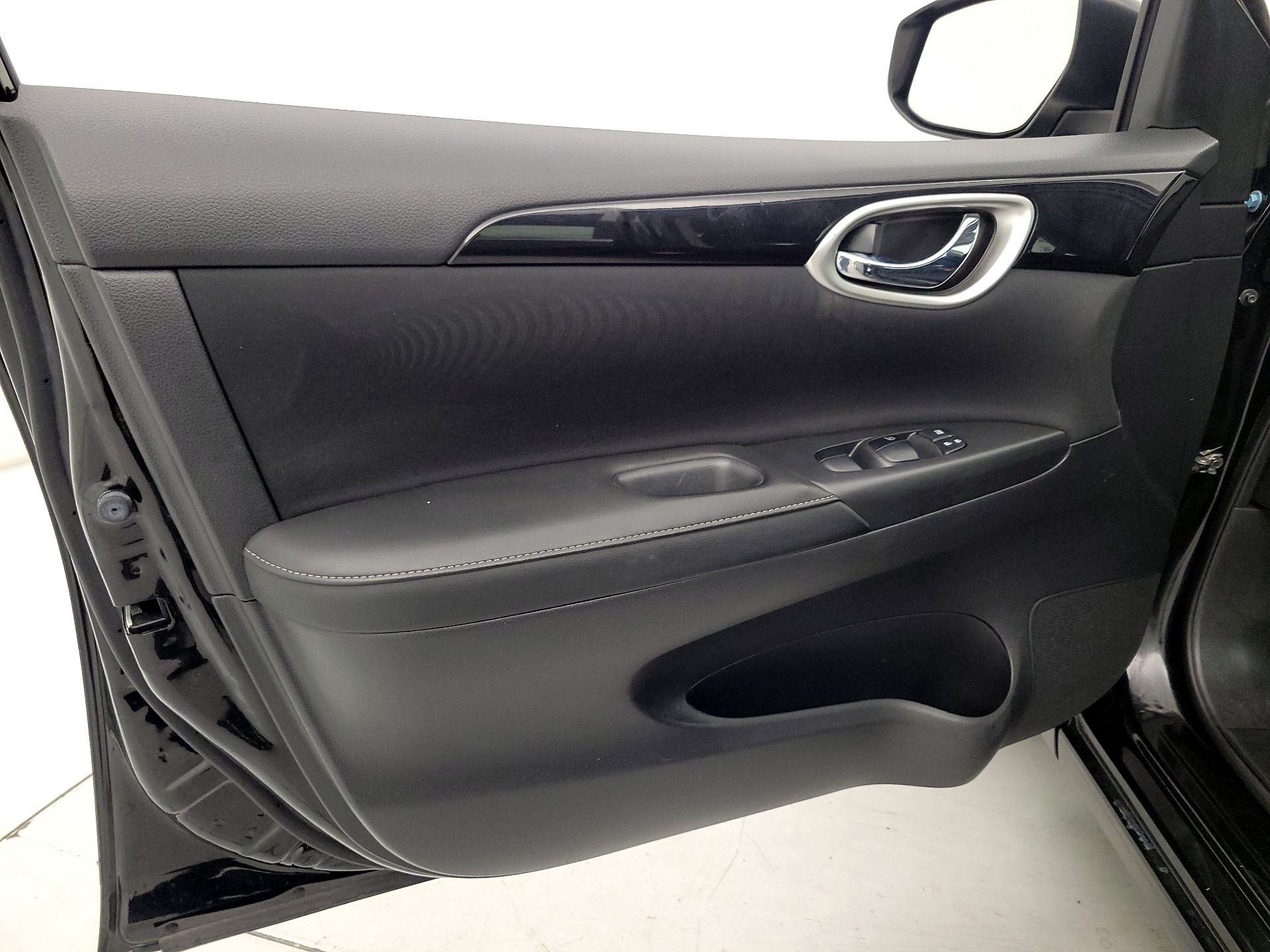 Thumbnail: 2019 Nissan Sentra - 12